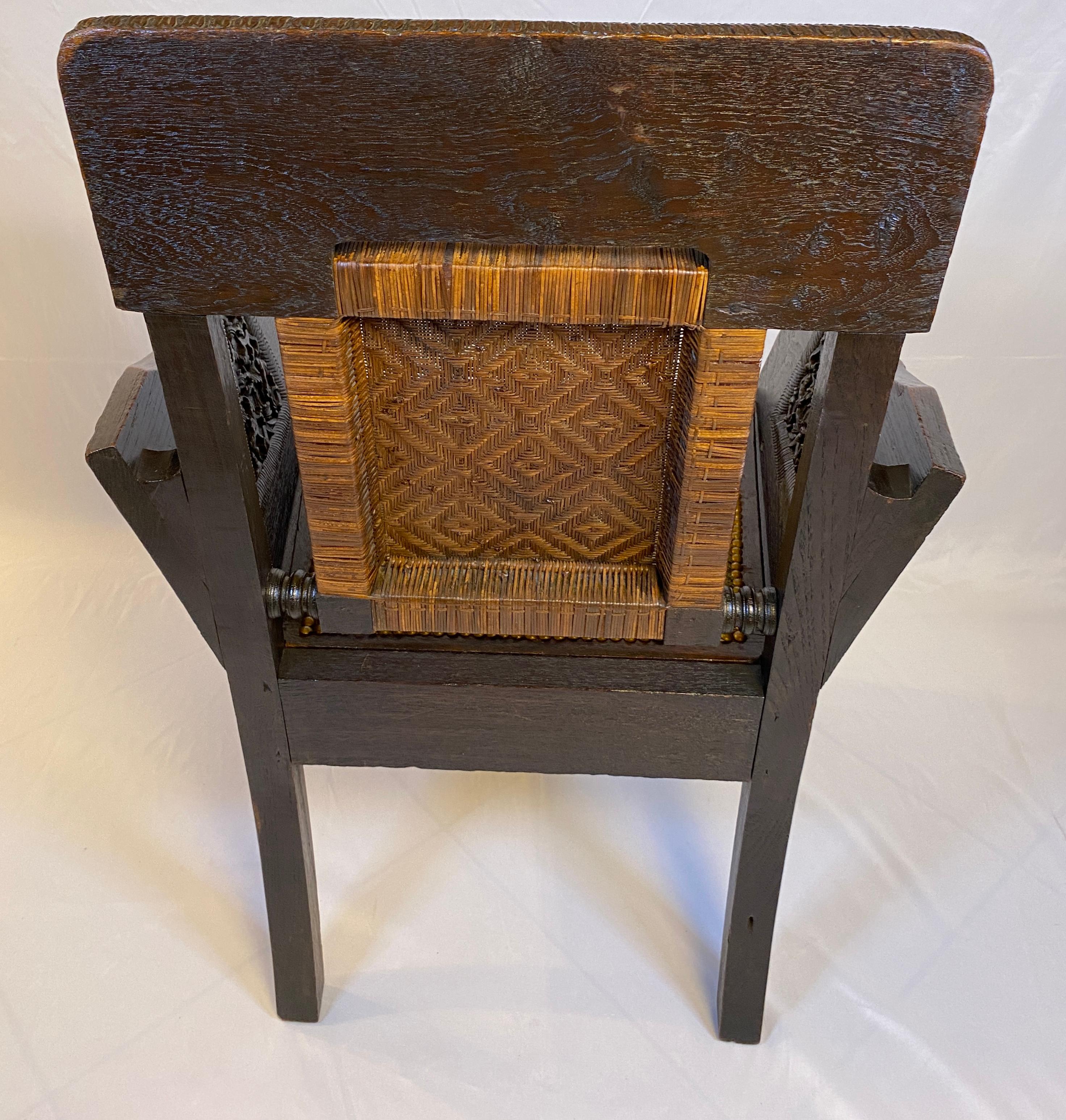 Sculpté à la main Fauteuil birman anglo-indien du XIXe siècle, sculpté à la main, avec provenance d'un officier en vente