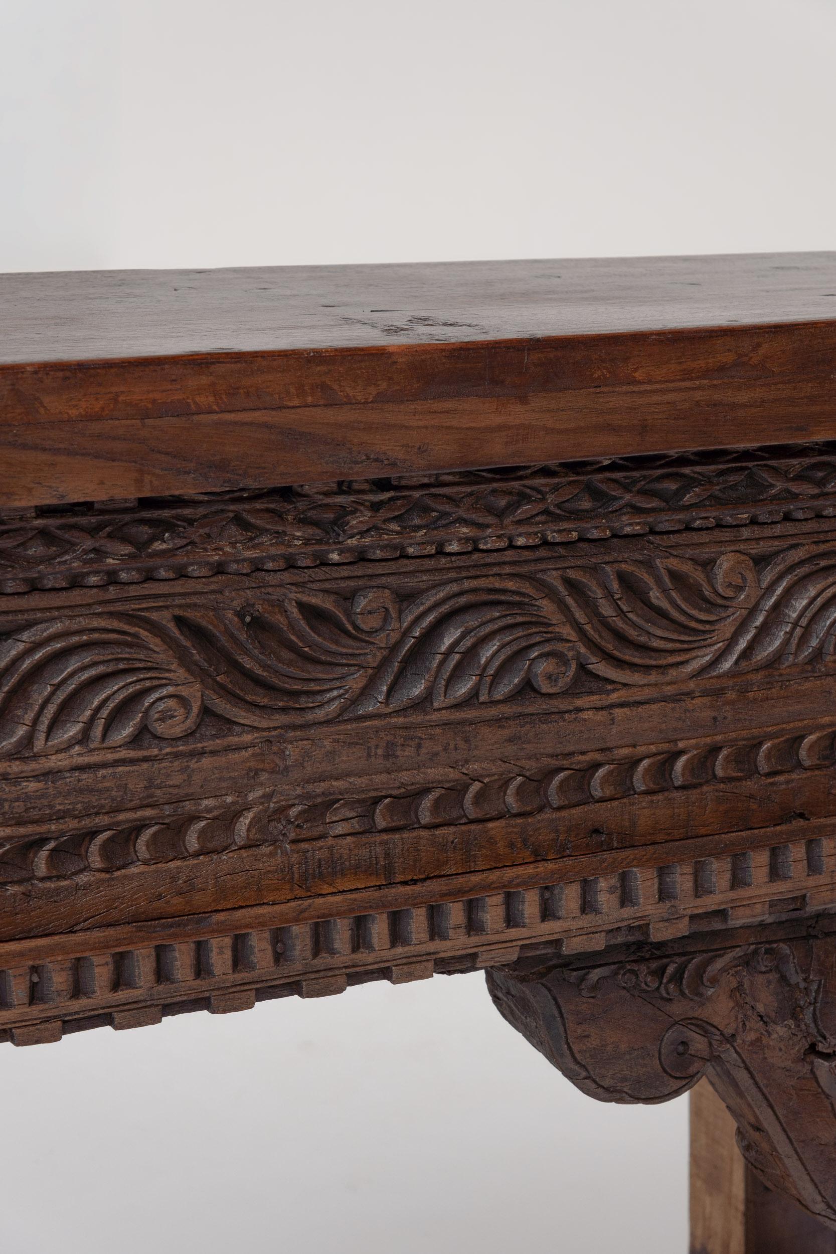 Bois Console anglo-indienne en bois sculpté à la main du XIXe siècle, Rajasthan en vente