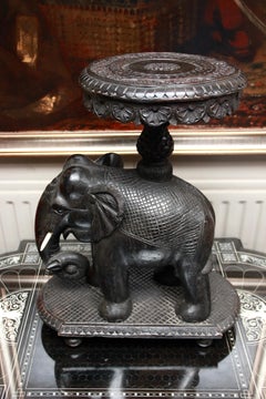 Table en bois dur de style anglo-indien du XIXe siècle, en forme d'éléphant