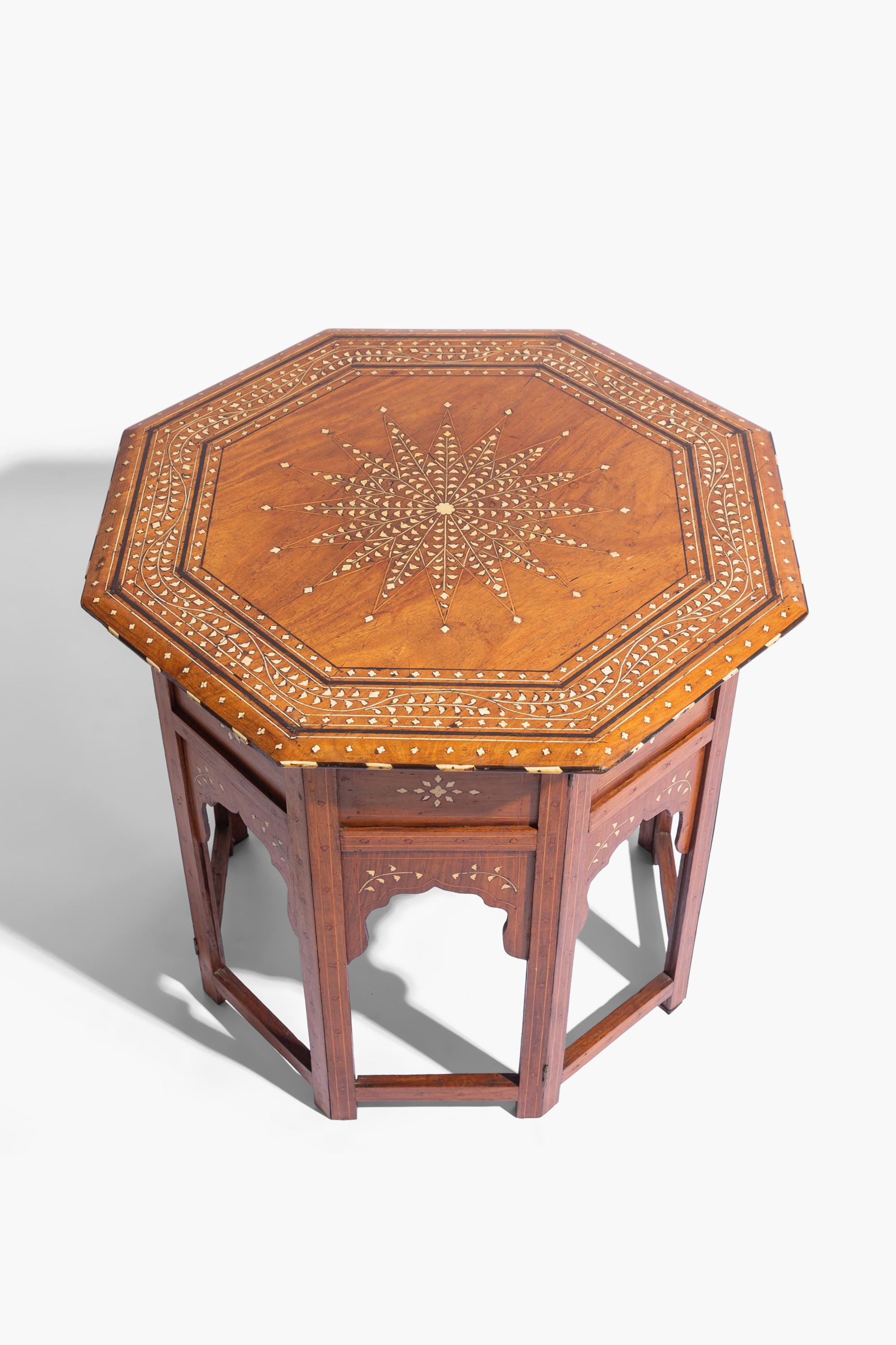 Anglo-indien Table octogonale Anglo-Indienne Hoshiarpur du 19ème siècle en vente