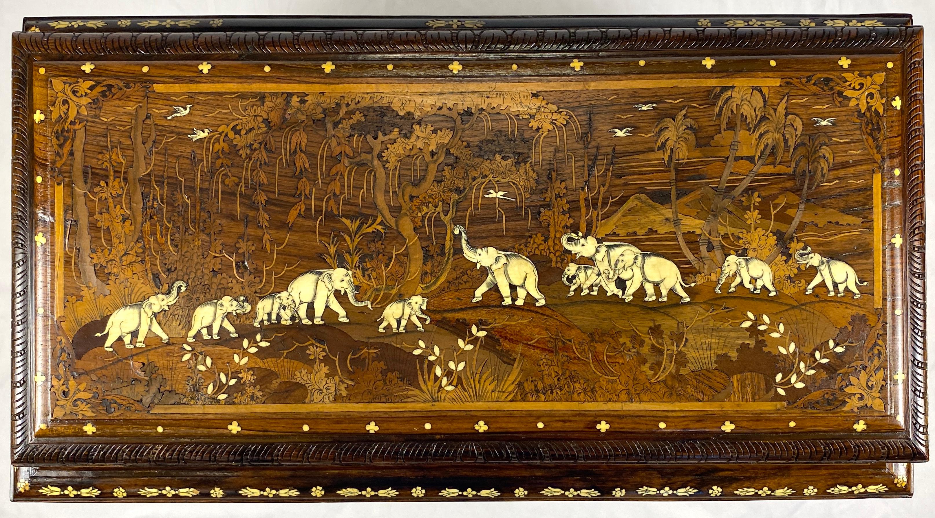 Coffre ou grande commode anglo-indienne du 19ème siècle à motif d'éléphant incrusté en vente 5