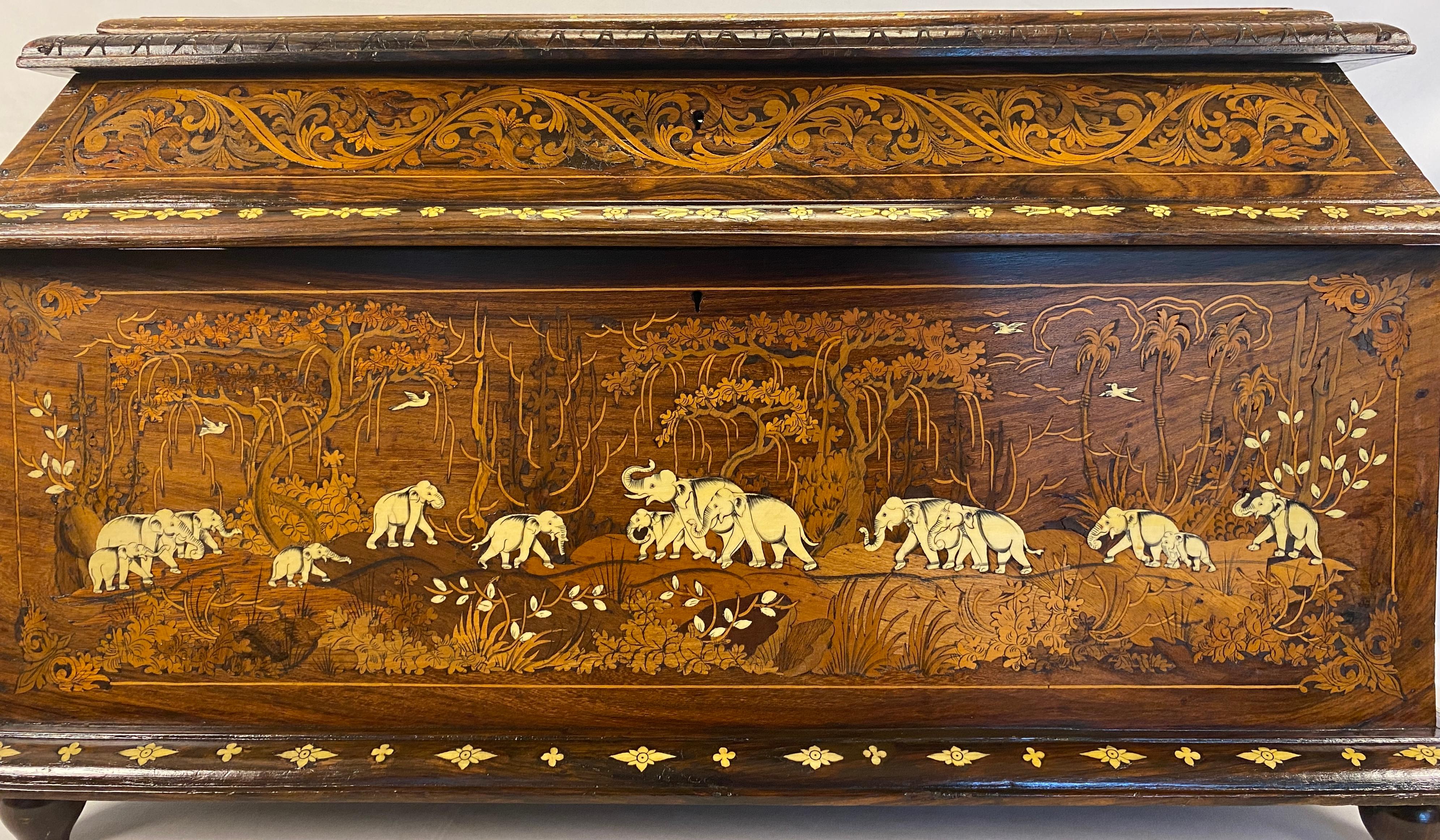 Coffre ou grande commode anglo-indienne du 19ème siècle à motif d'éléphant incrusté en vente 8