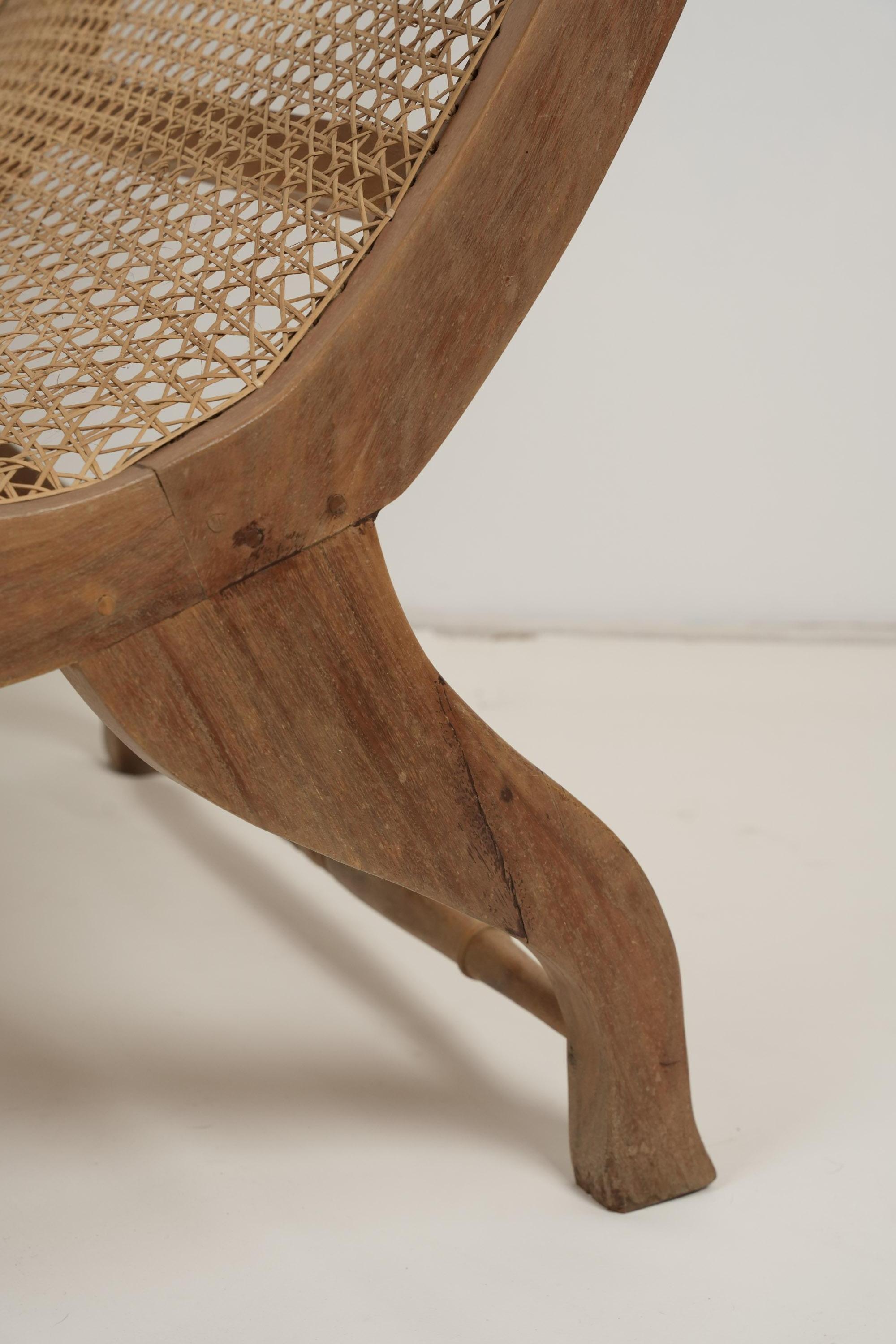 Chaise de Plantation du 19ème siècle en marqueterie anglo-indienne avec accoudoirs allongés en vente 3
