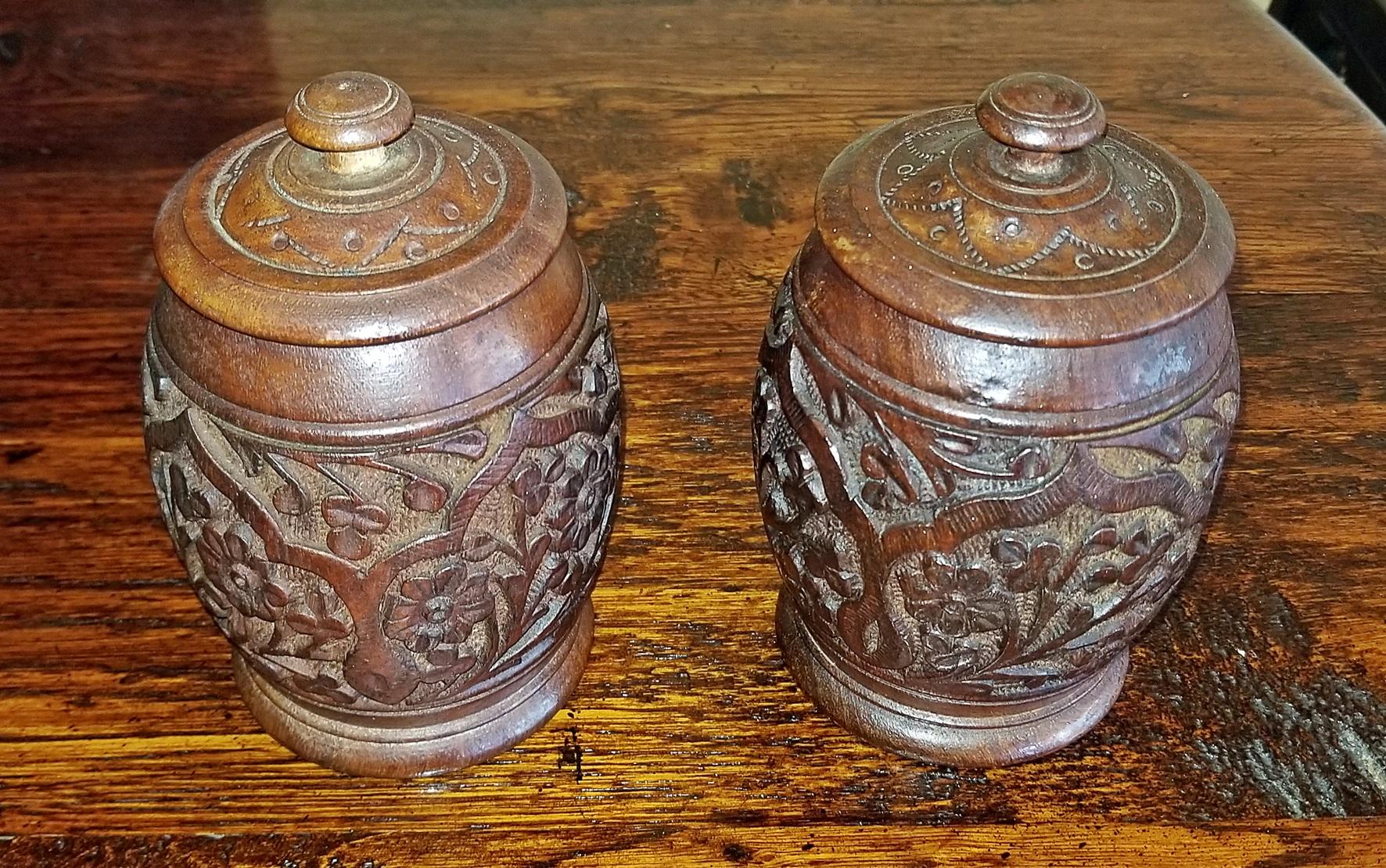 19th Century Anglo-Indian Pair of Carved Wooden Spice Urns In Good Condition In Dallas, TX