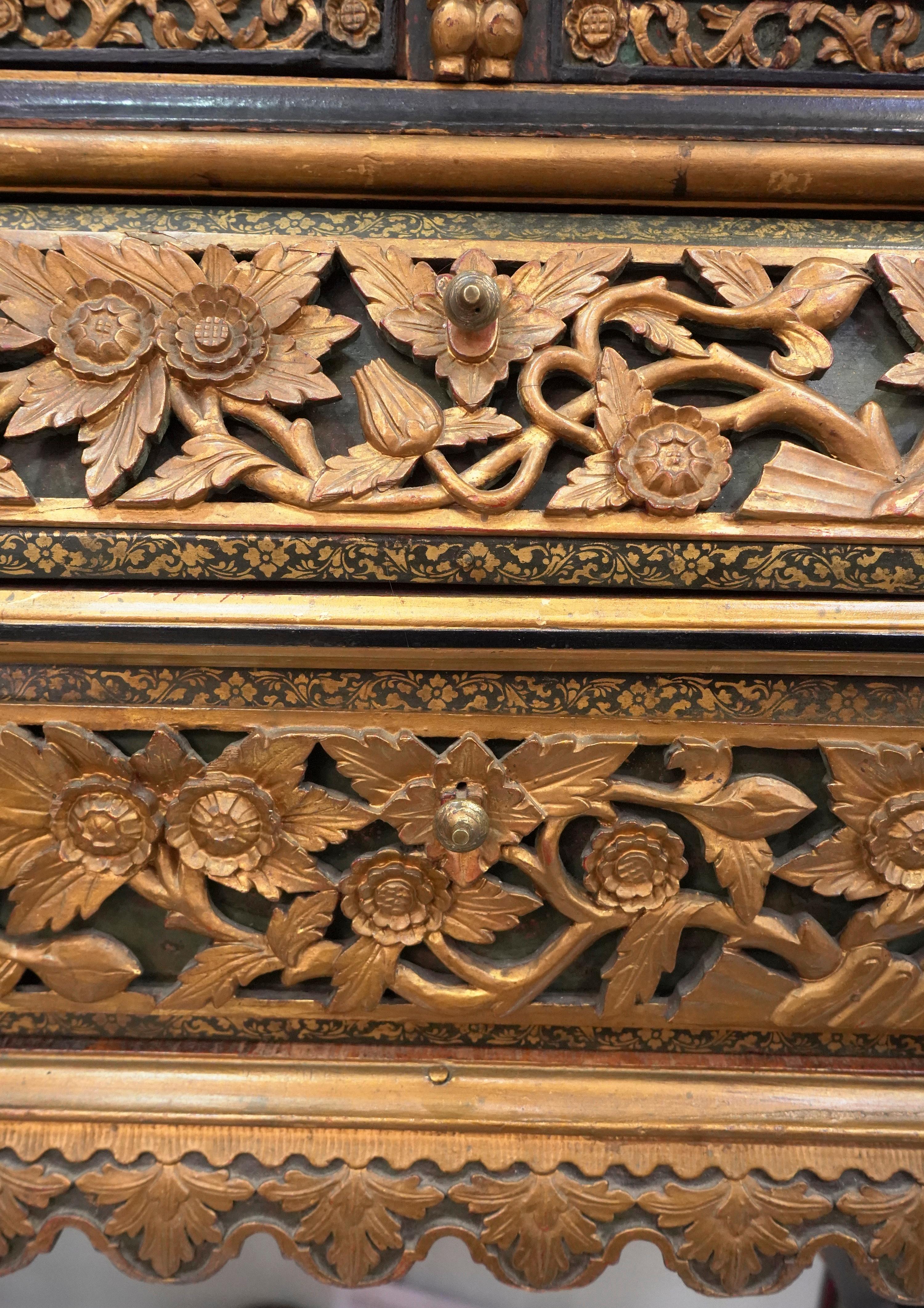 19th Century Anglo-Indian Period Raj Black Floral Carved Golded Wood Cabinet 11