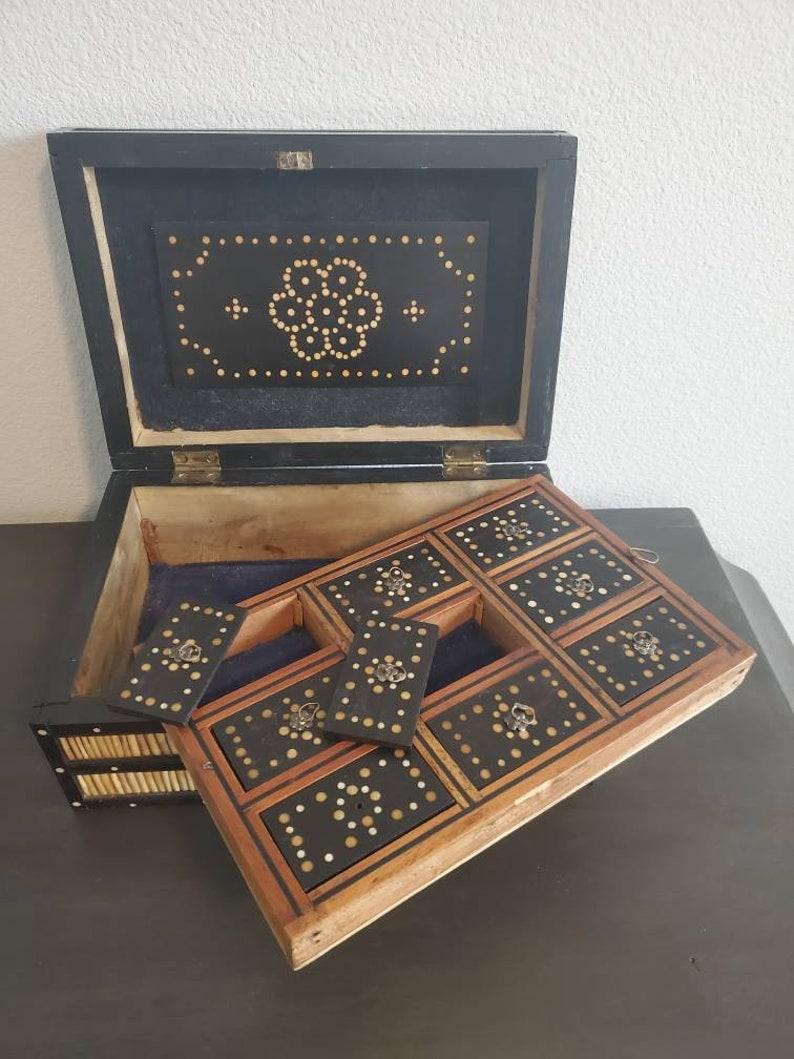 19th Century Anglo Indian Porcupine Quill Bone Inlaid Decorative Box In Good Condition In Forney, TX