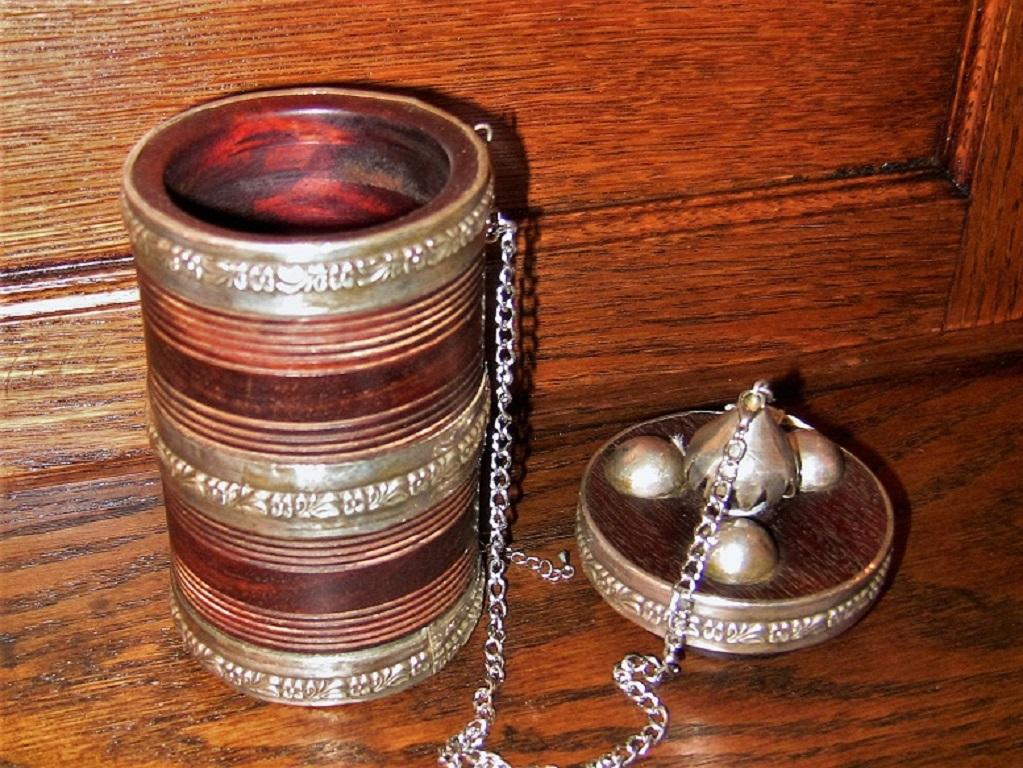 Anglo-indische Spice- oder Teedose des 19. Jahrhunderts mit Silberbeschlägen (Handgefertigt) im Angebot