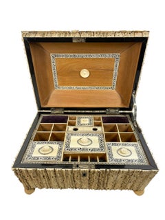 Boîte de travail anglo-indienne du 19ème siècle en placage de bois Vizagapatam