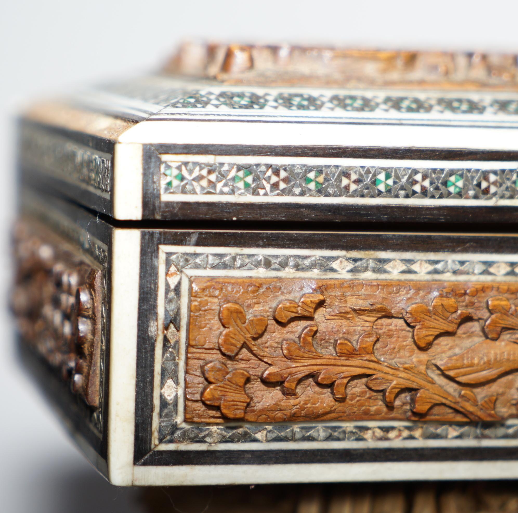19th Century Anglo Indian Vizagapatam Carved Sandalwood Box Micro Mosaic Inlays For Sale 7