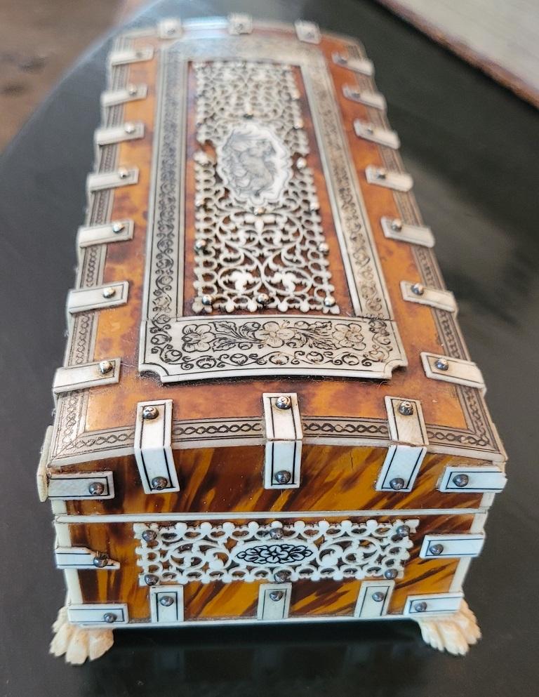 19th Century Anglo Indian Vizagapatam Shell and Bone Trinket Box 5
