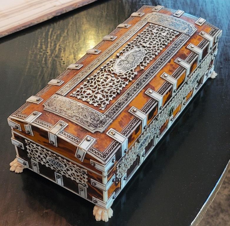 19th Century Anglo Indian Vizagapatam Shell and Bone Trinket Box 2