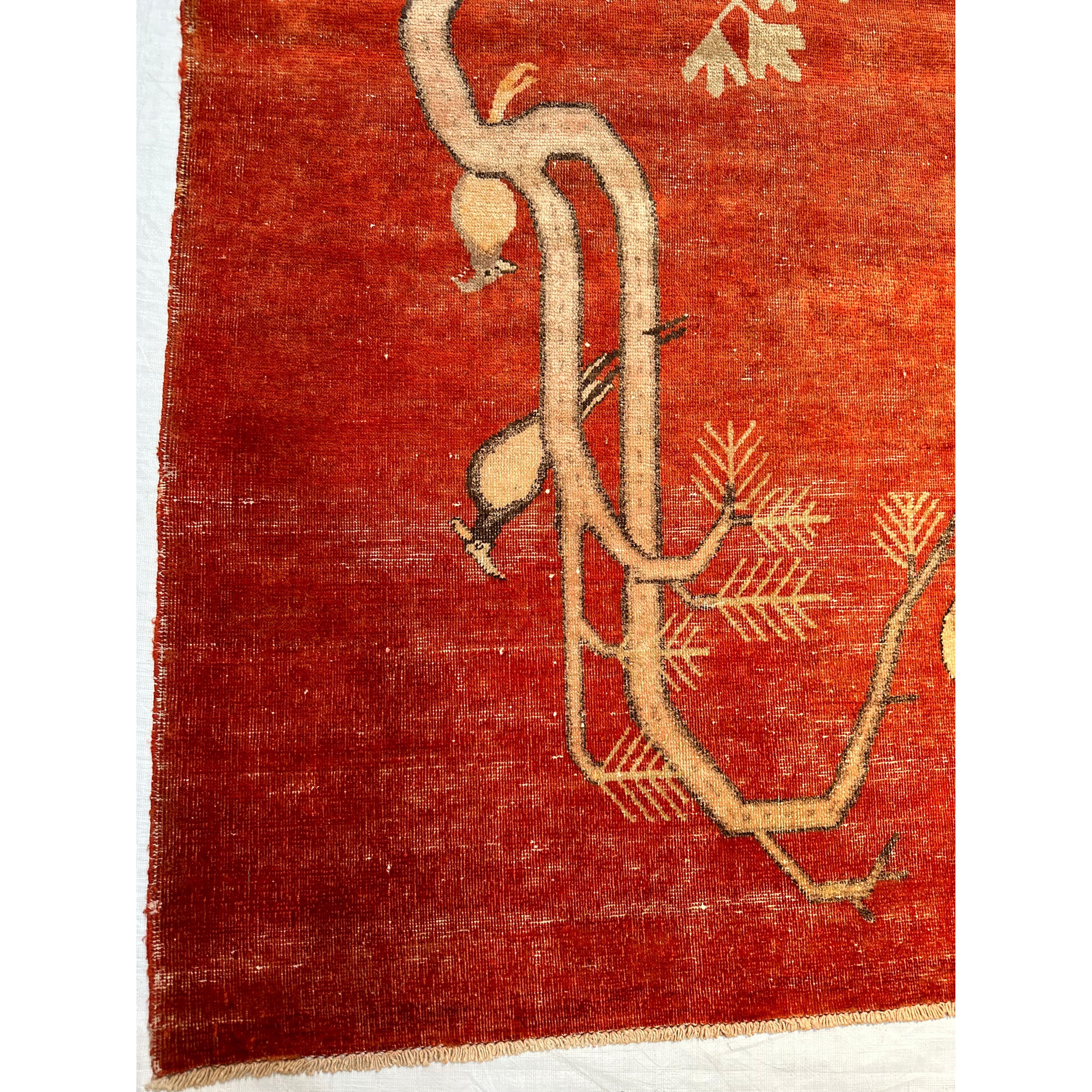 Samarkand-Teppich mit Tiermotiven aus dem 19. (Stammeskunst) im Angebot
