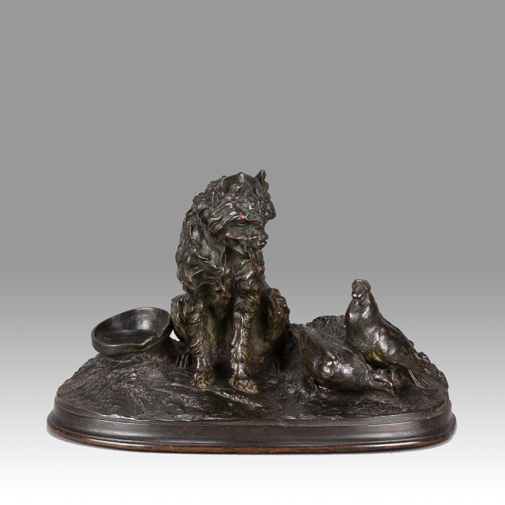 Hervorragende Qualität und sehr seltene französische Animalier-Bronzestudie aus der Mitte des 19. Jahrhunderts mit einem sitzenden Greifhund, der aufmerksam zwei Tauben betrachtet, die neben ihm fressen. Die Bronze mit ausgezeichneten