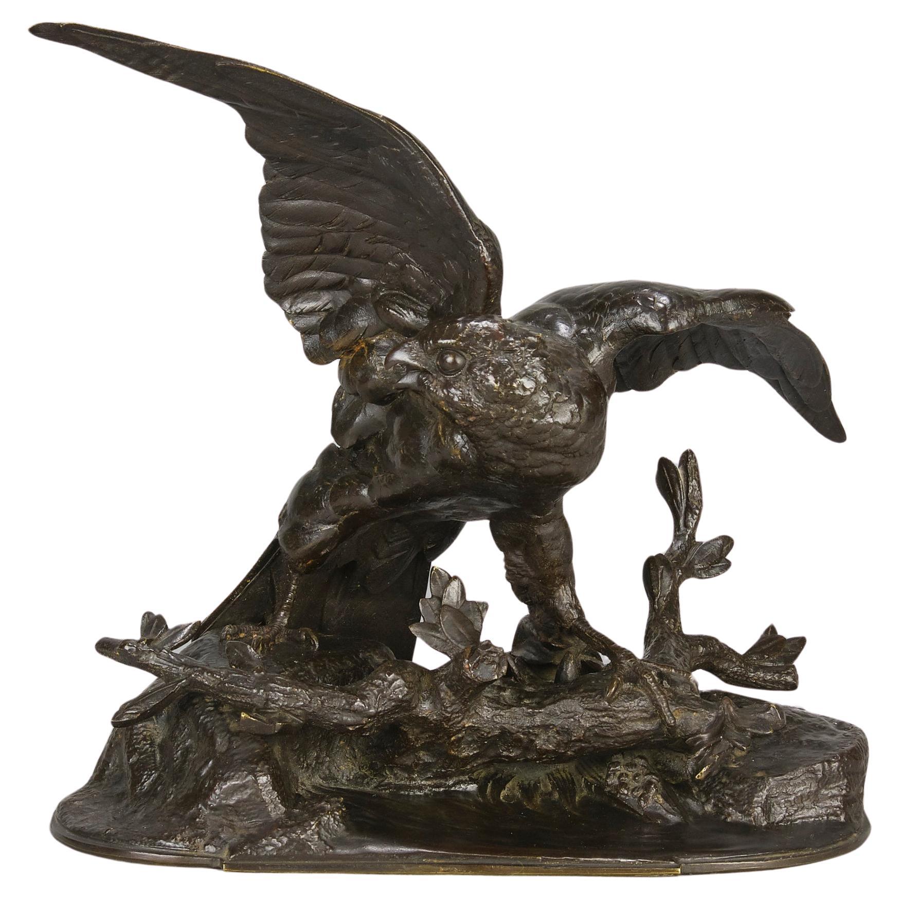 Escultura de bronce animalier del siglo XIX titulada "Halcón" de Jules Moigniez
