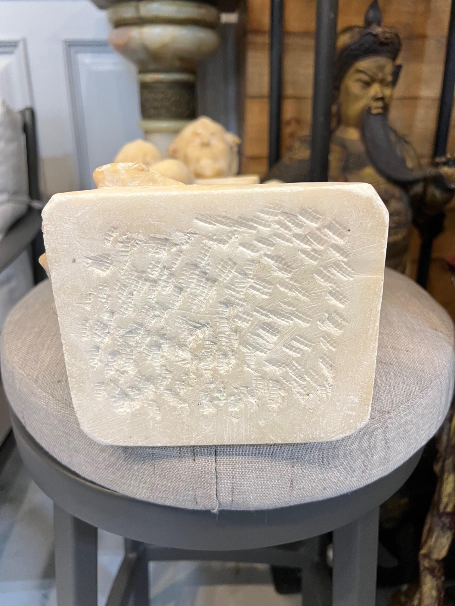 Buste de pan sur piédestal en albâtre ancien du 19ème siècle représentant des enfants en vente 12