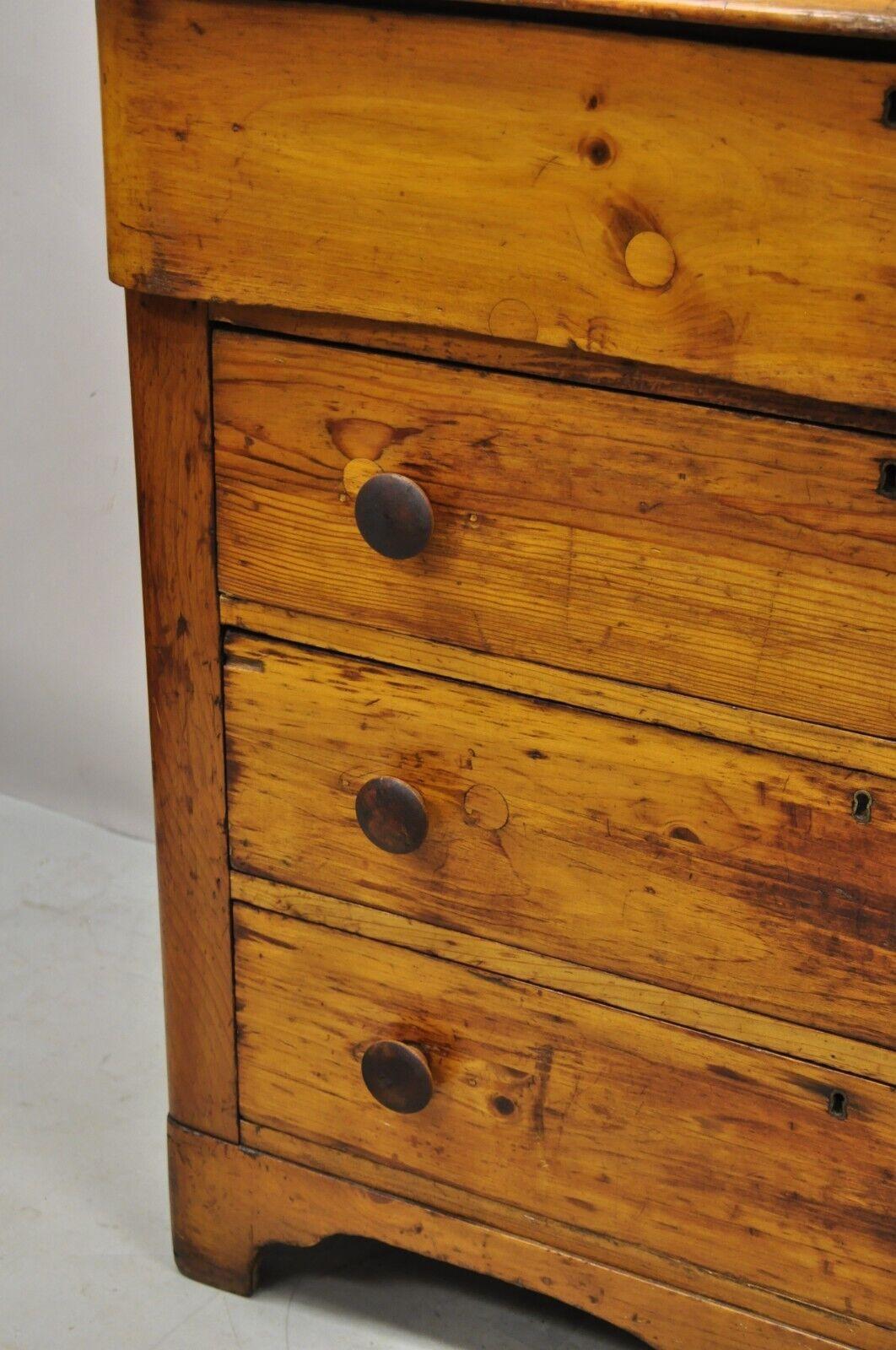 19ème siècle Antique American Primitive Colonial Pine 4 Drawer Chest Dresser 6