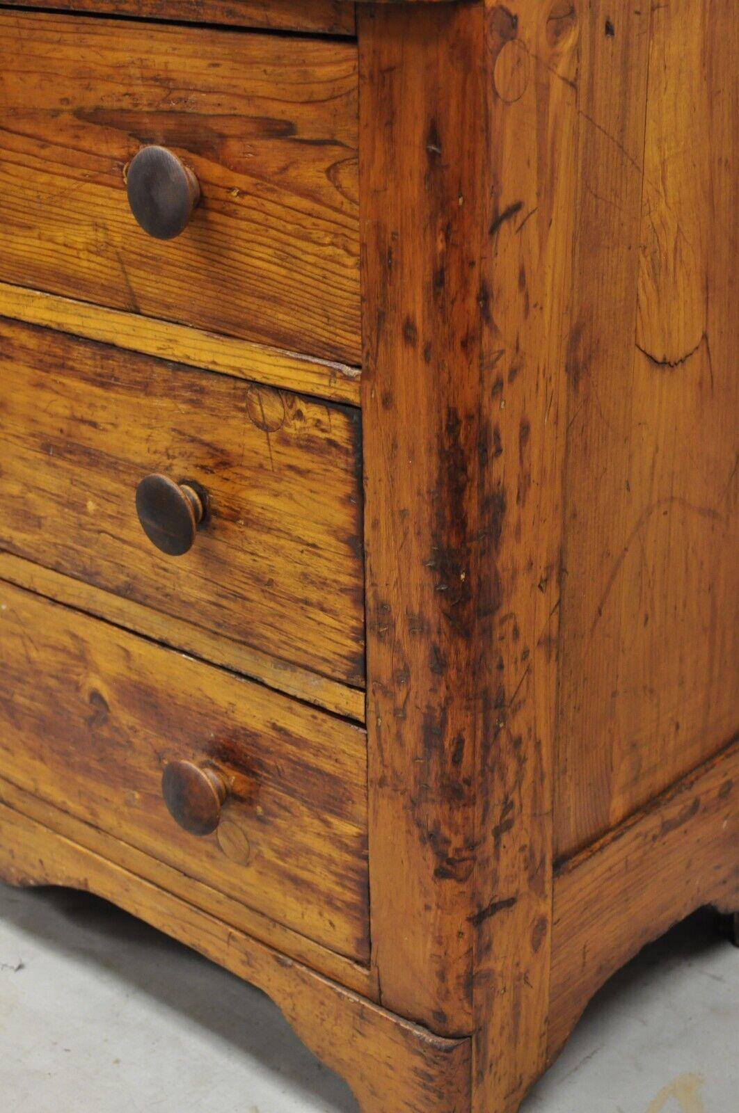 19ème siècle Antique American Primitive Colonial Pine 4 Drawer Chest Dresser 7