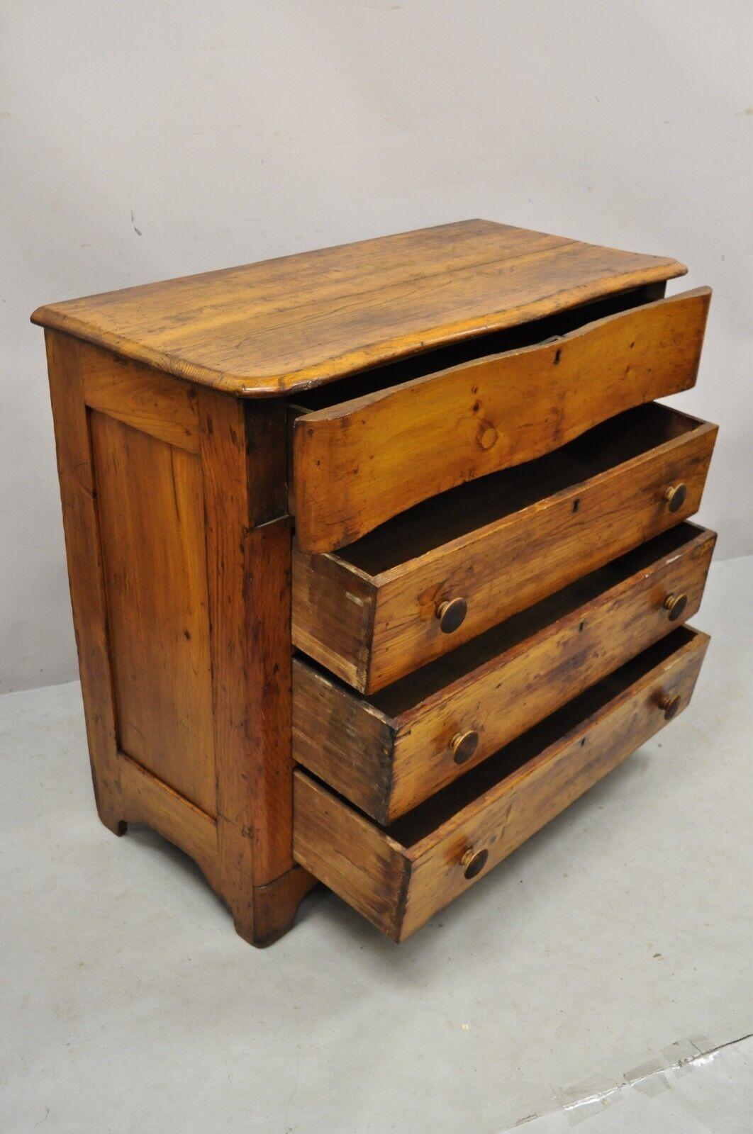Primitif 19ème siècle Antique American Primitive Colonial Pine 4 Drawer Chest Dresser