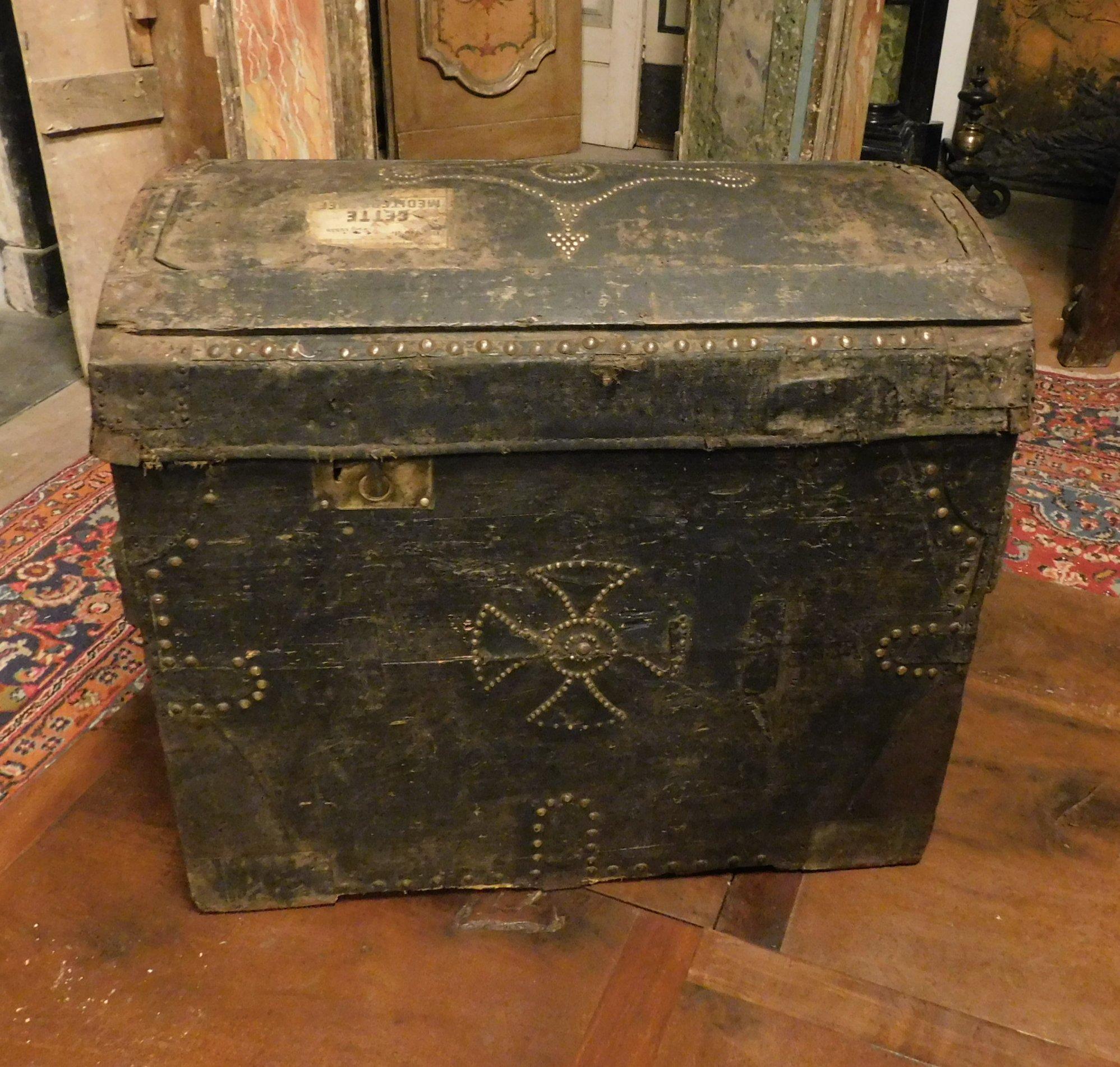 19th Century Antique and Rare Lacquered Trunk In Good Condition In Cuneo, Italy (CN)