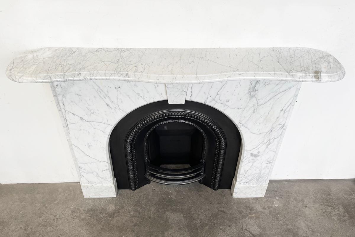 19th Century Antique Arched Victorian Carrara Marble Fireplace Surround In Good Condition In Manchester, GB