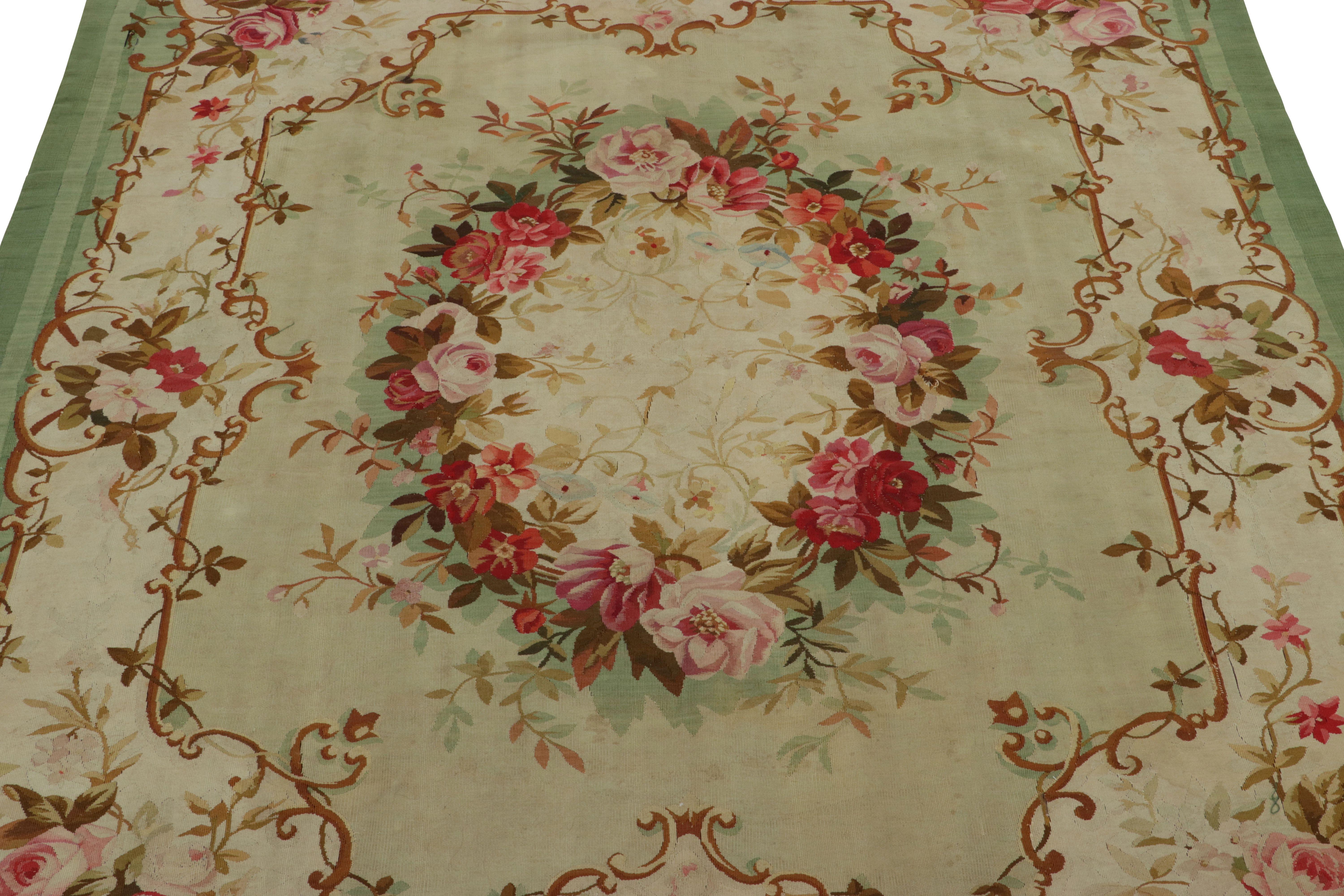 Tessuto a mano Tappeto Aubusson antico del XIX secolo, medaglione floreale in verde chiaro - Rug & Kilim in vendita