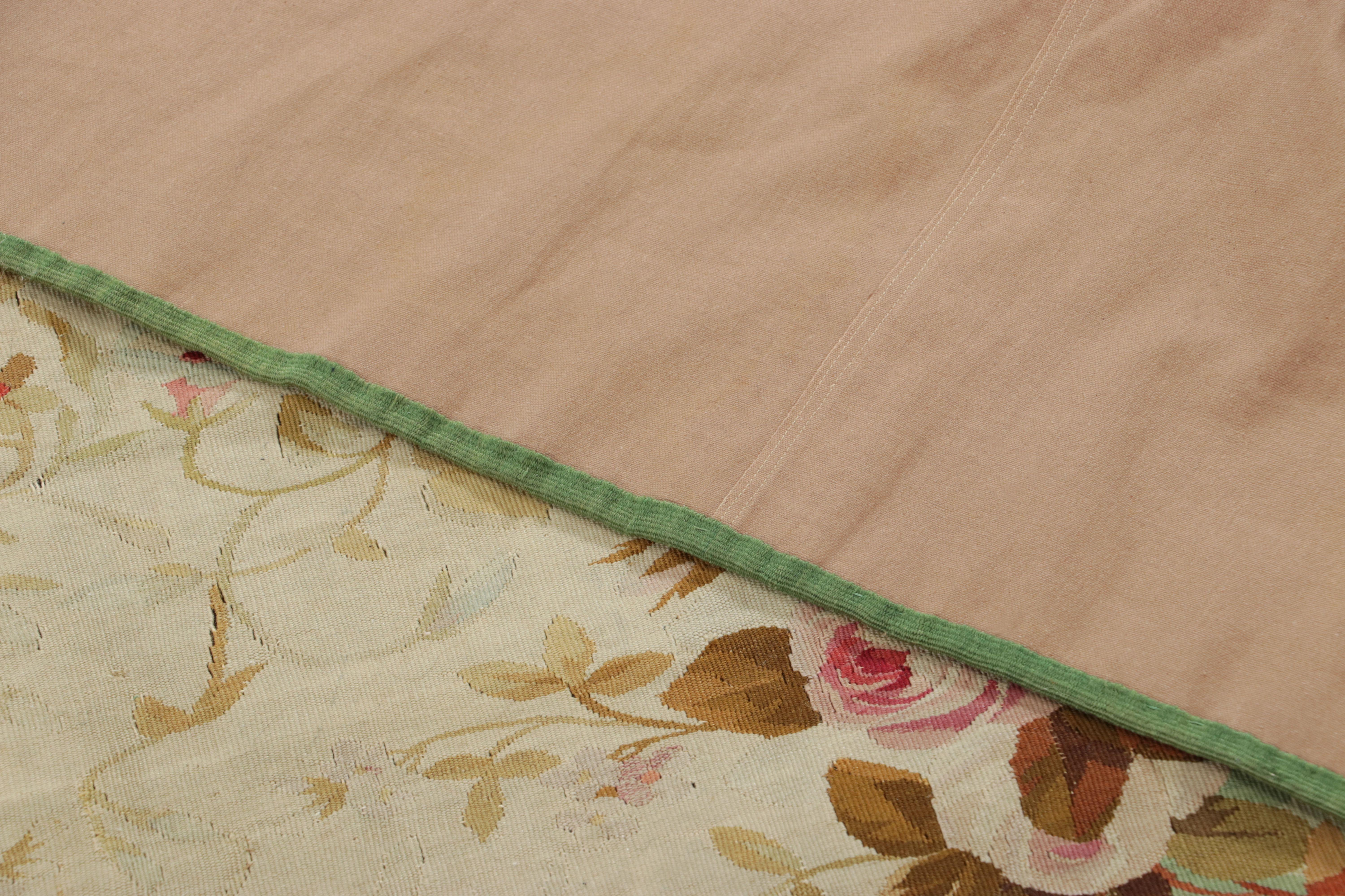 Tappeto Aubusson antico del XIX secolo, medaglione floreale in verde chiaro - Rug & Kilim In condizioni buone in vendita a Long Island City, NY