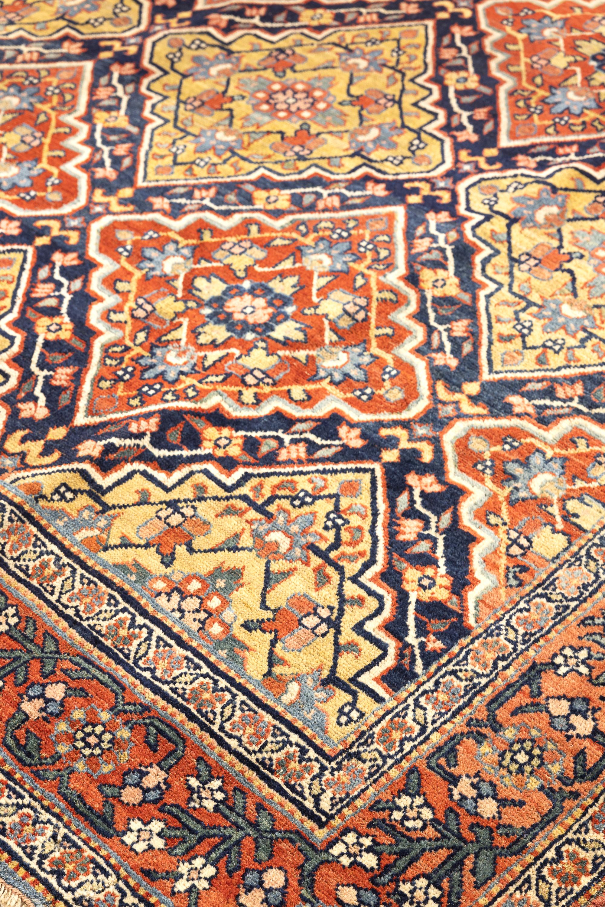 19th Century Bidjar Gallery Rug with Diamond Lattice Design (Türkisch) im Angebot