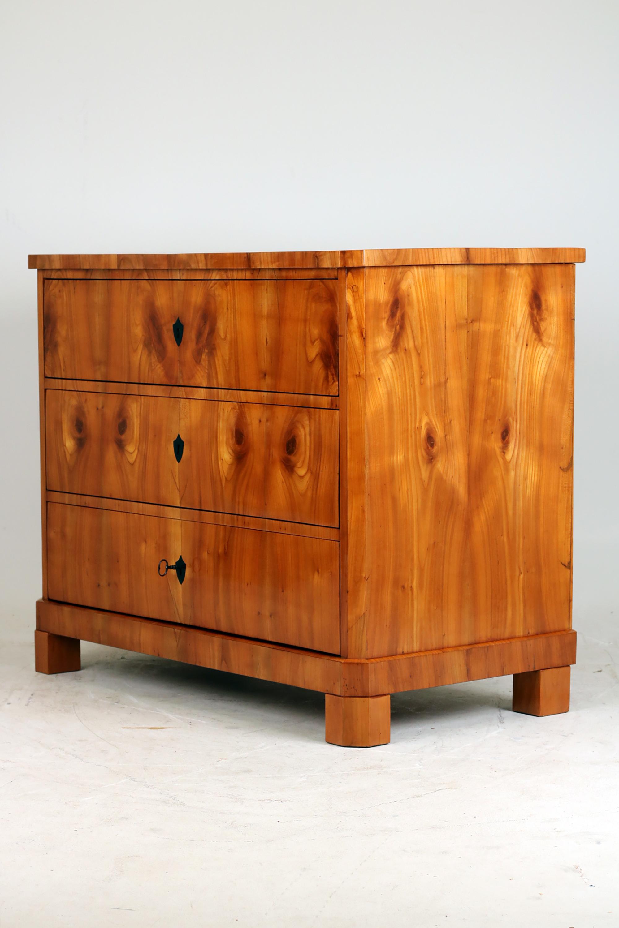 Polished 19th Century Antique Biedermeier Cherrywood Chest of drawers For Sale