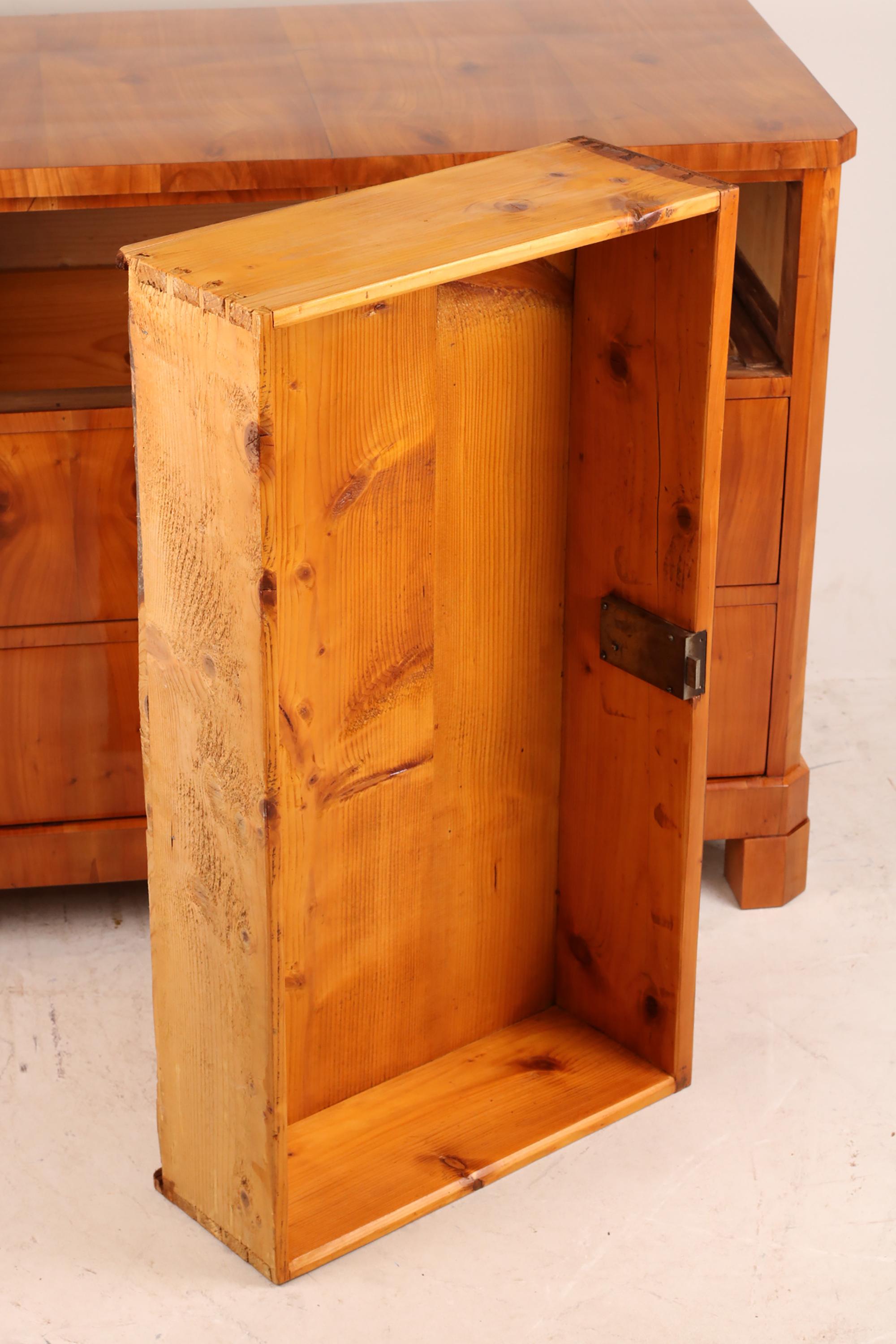Fruitwood 19th Century Antique Biedermeier Cherrywood Chest of drawers For Sale