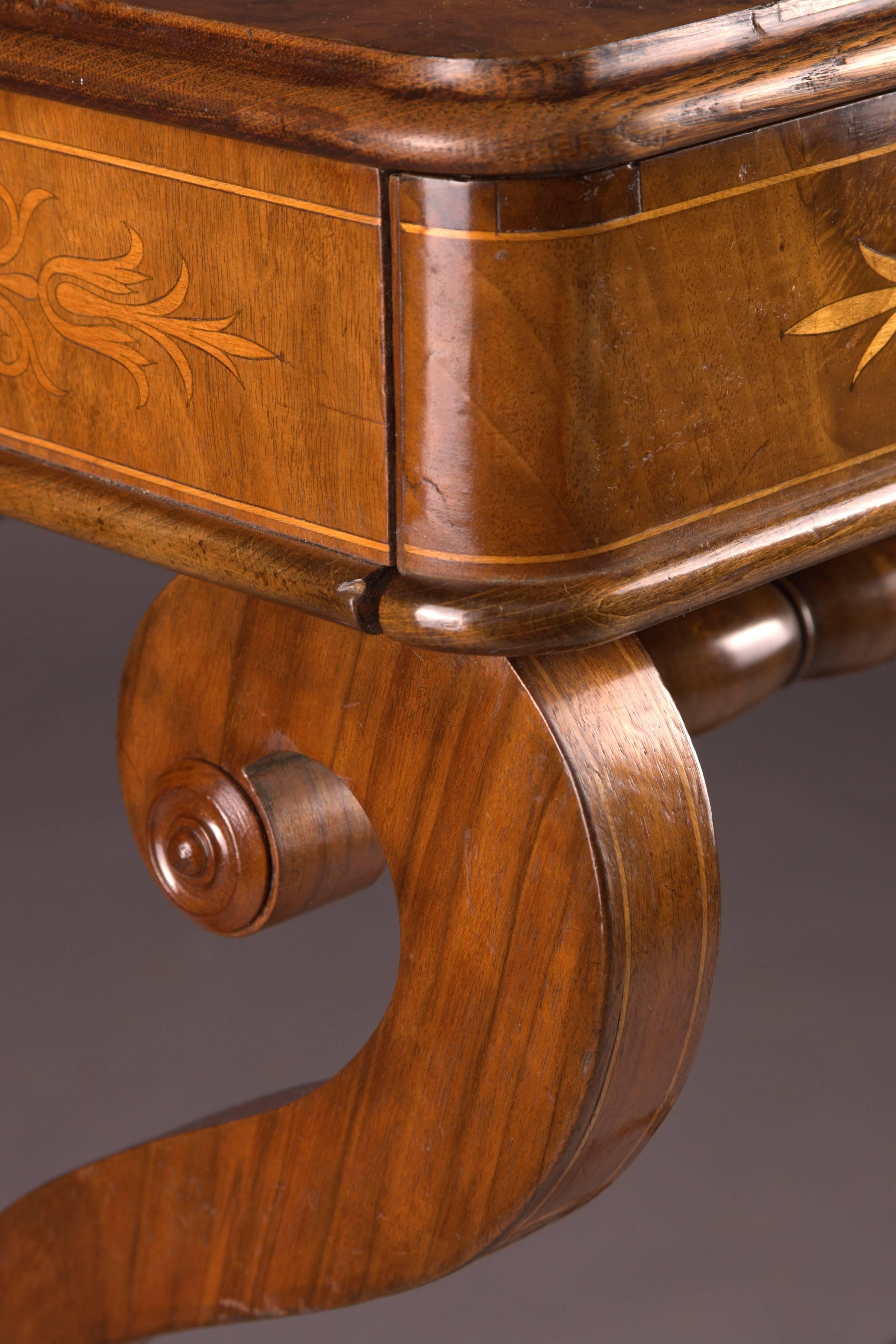 19th Century Antique Biedermeier Sewing Table from Vienna Walnut Root Veneer In Good Condition In Berlin, DE