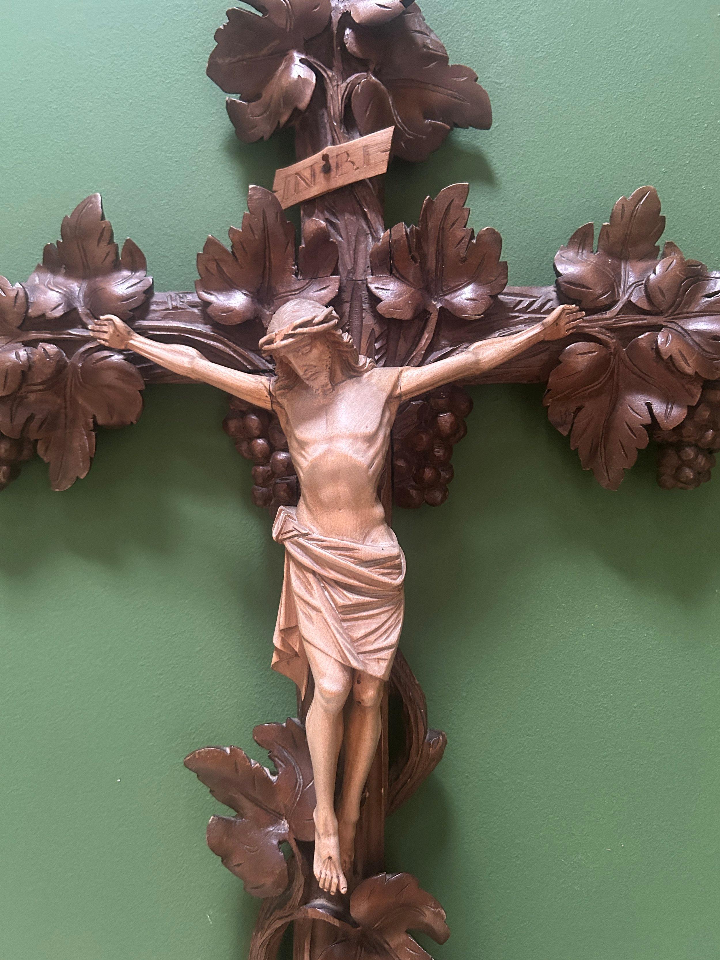 19th Century Antique Black Forest Carved Crucifix with Corpus Christi & Vines For Sale 3