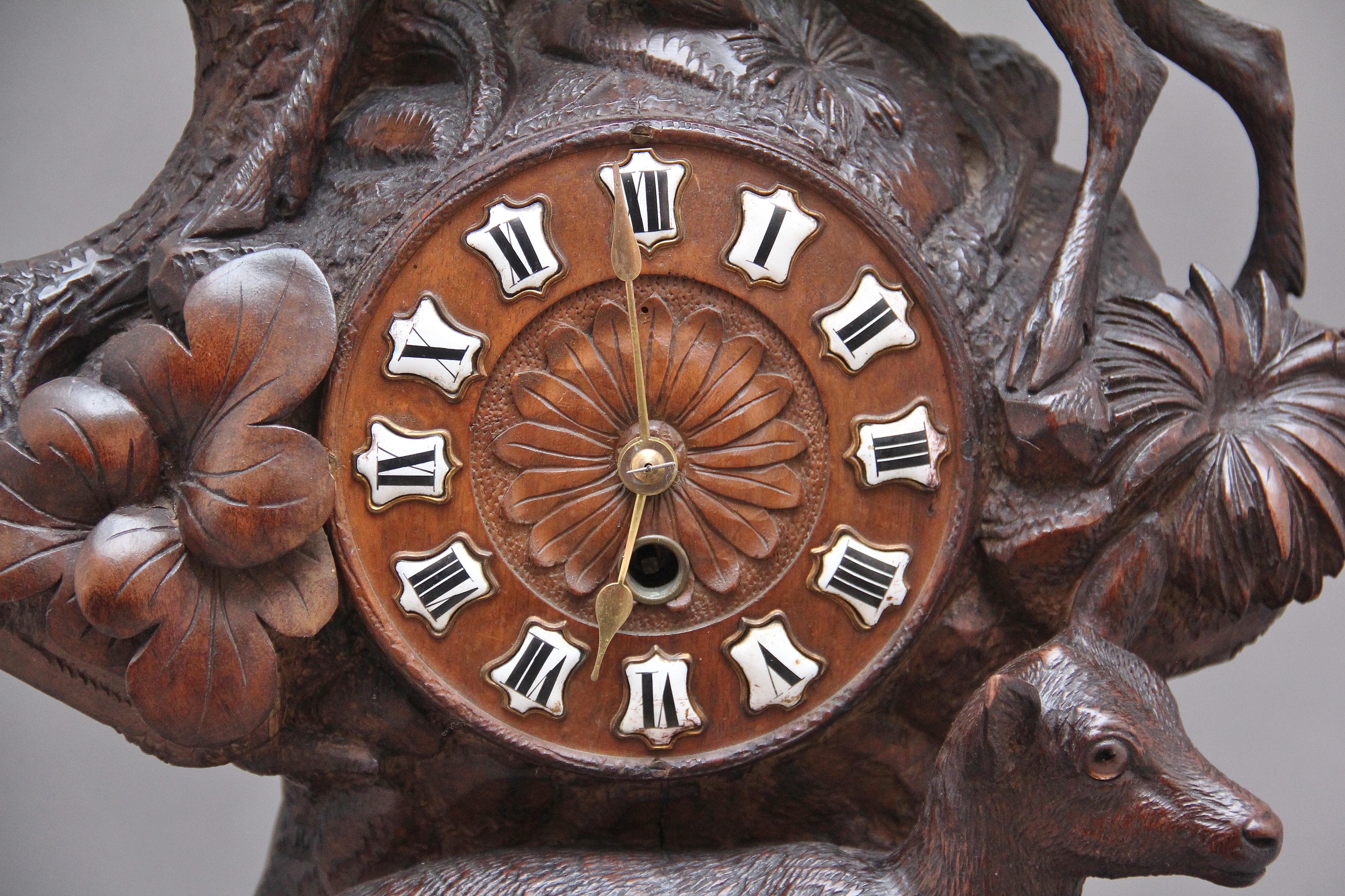 Horloge de manteau Black Forest ancienne du 19e siècle en vente 2