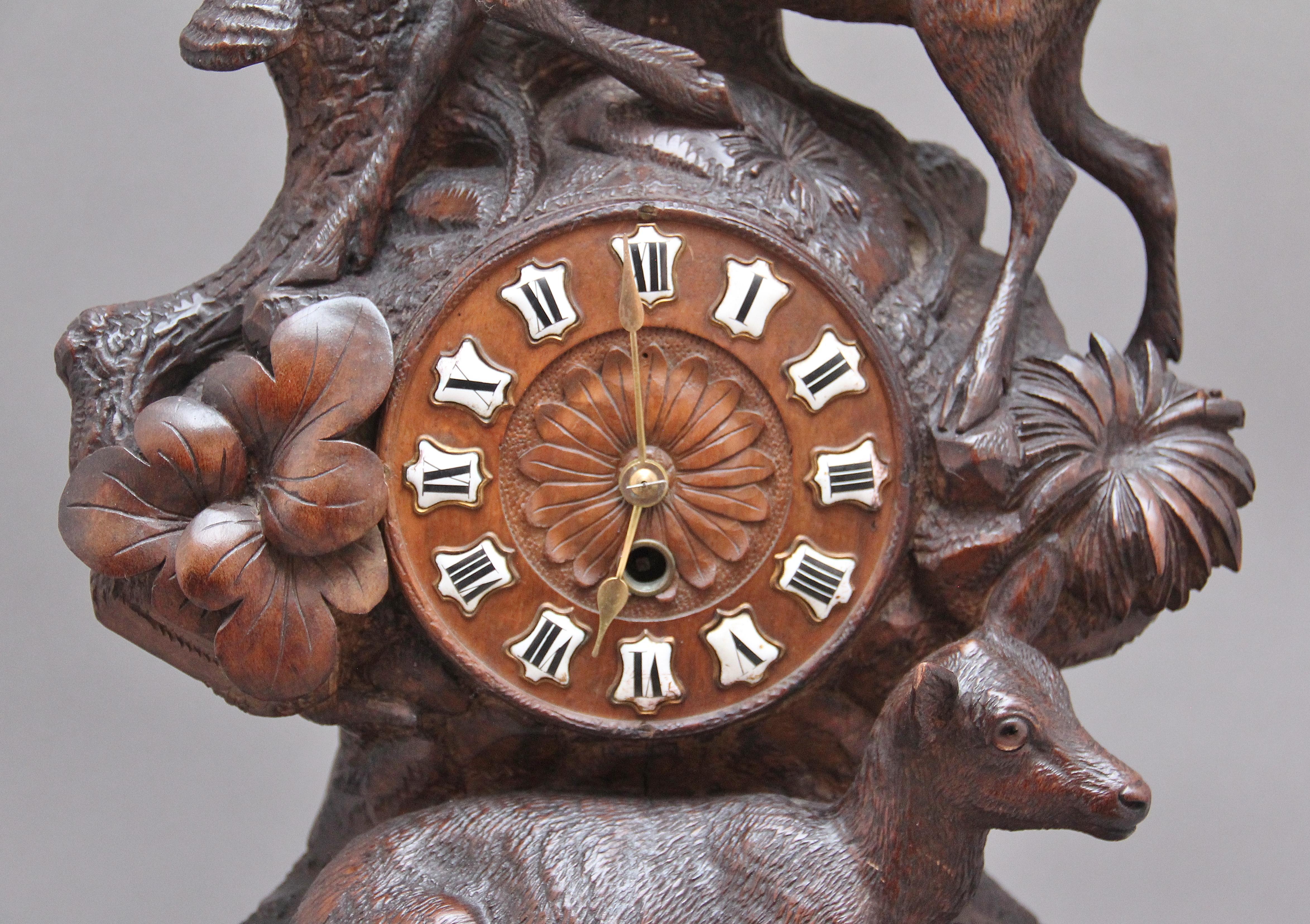 Horloge de manteau Black Forest ancienne du 19e siècle en vente 1