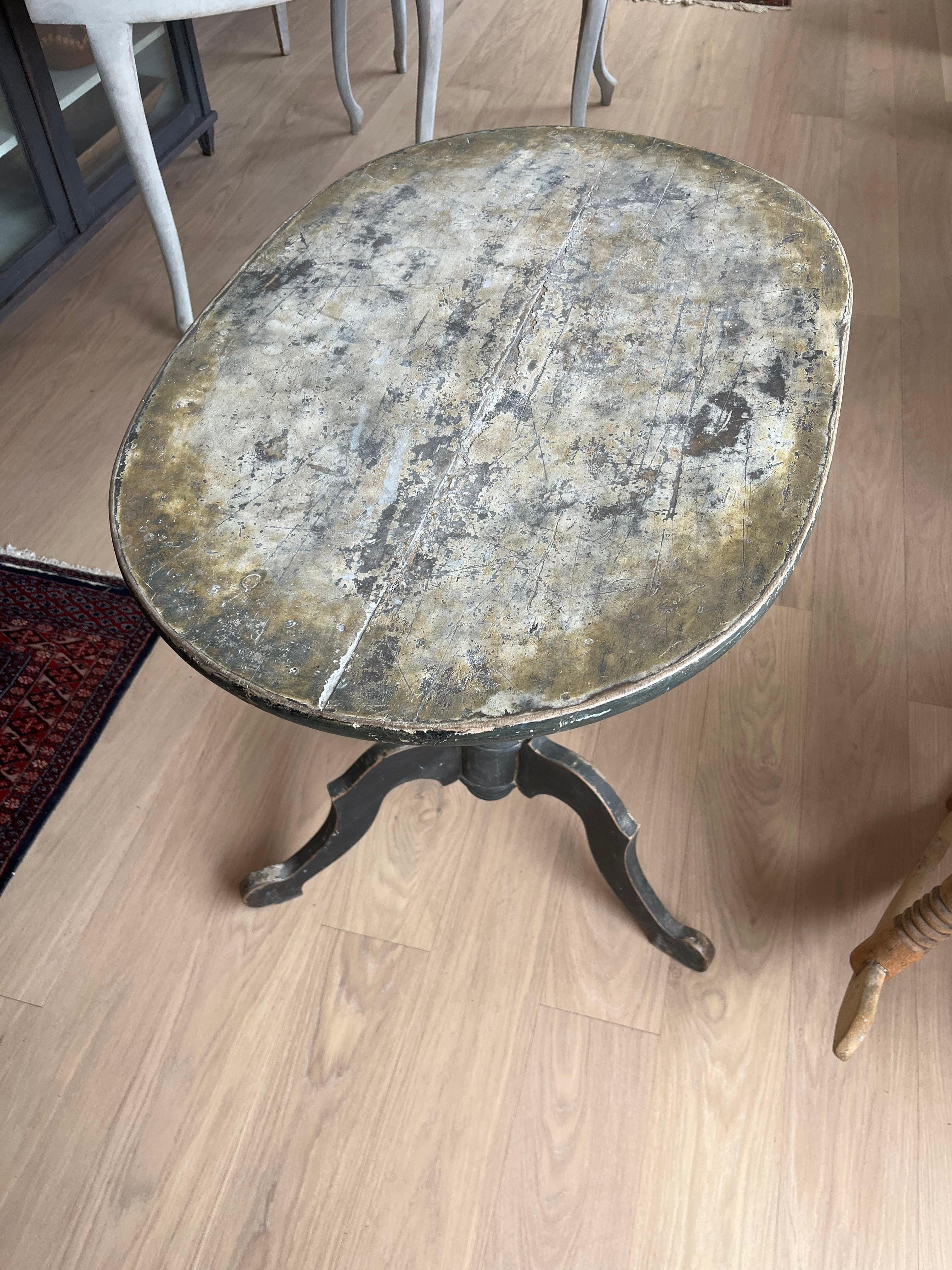 Inconnu 19ème siècle Antique Black Pedestal Table en vente