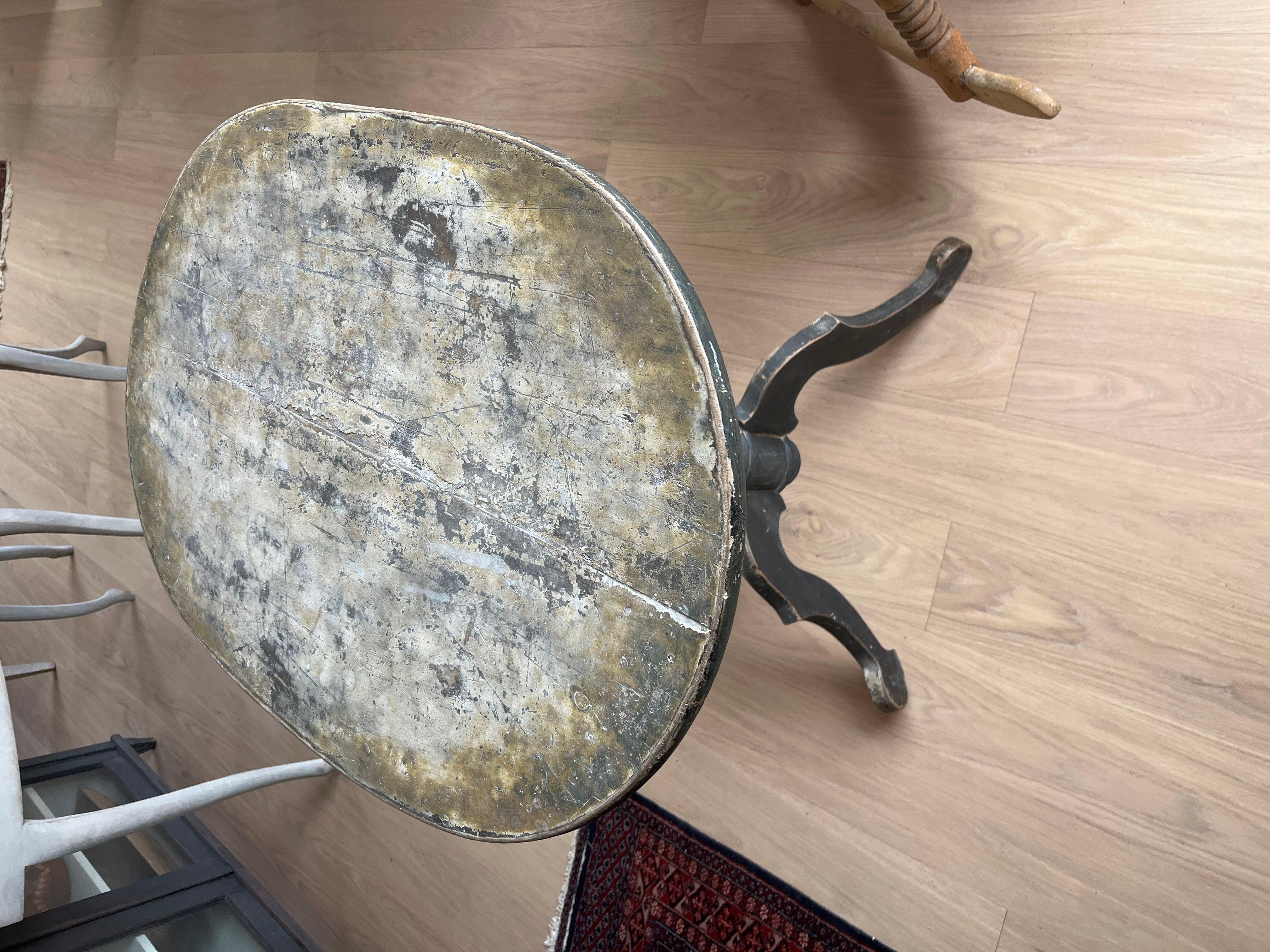 Unknown 19th century Antique Black Pedestal Table For Sale