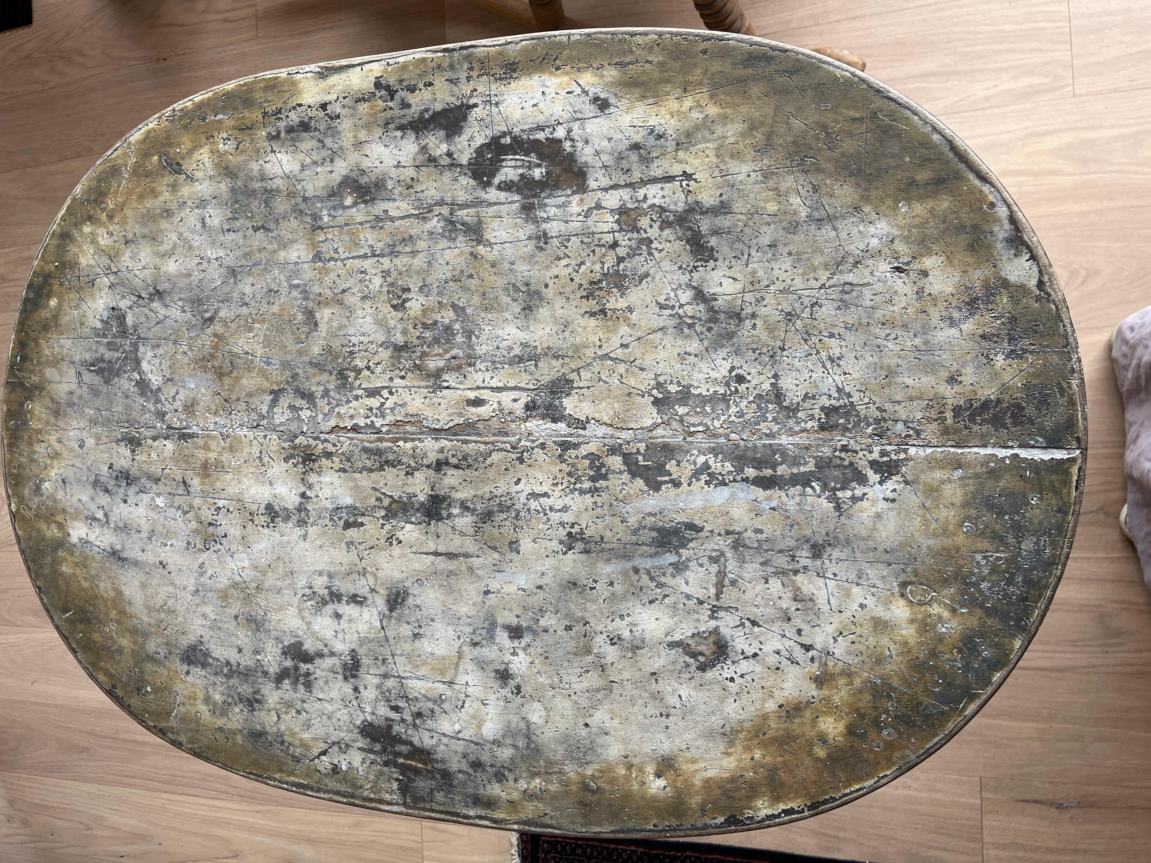 19th century Antique Black Pedestal Table In Good Condition For Sale In Kvidinge, SE