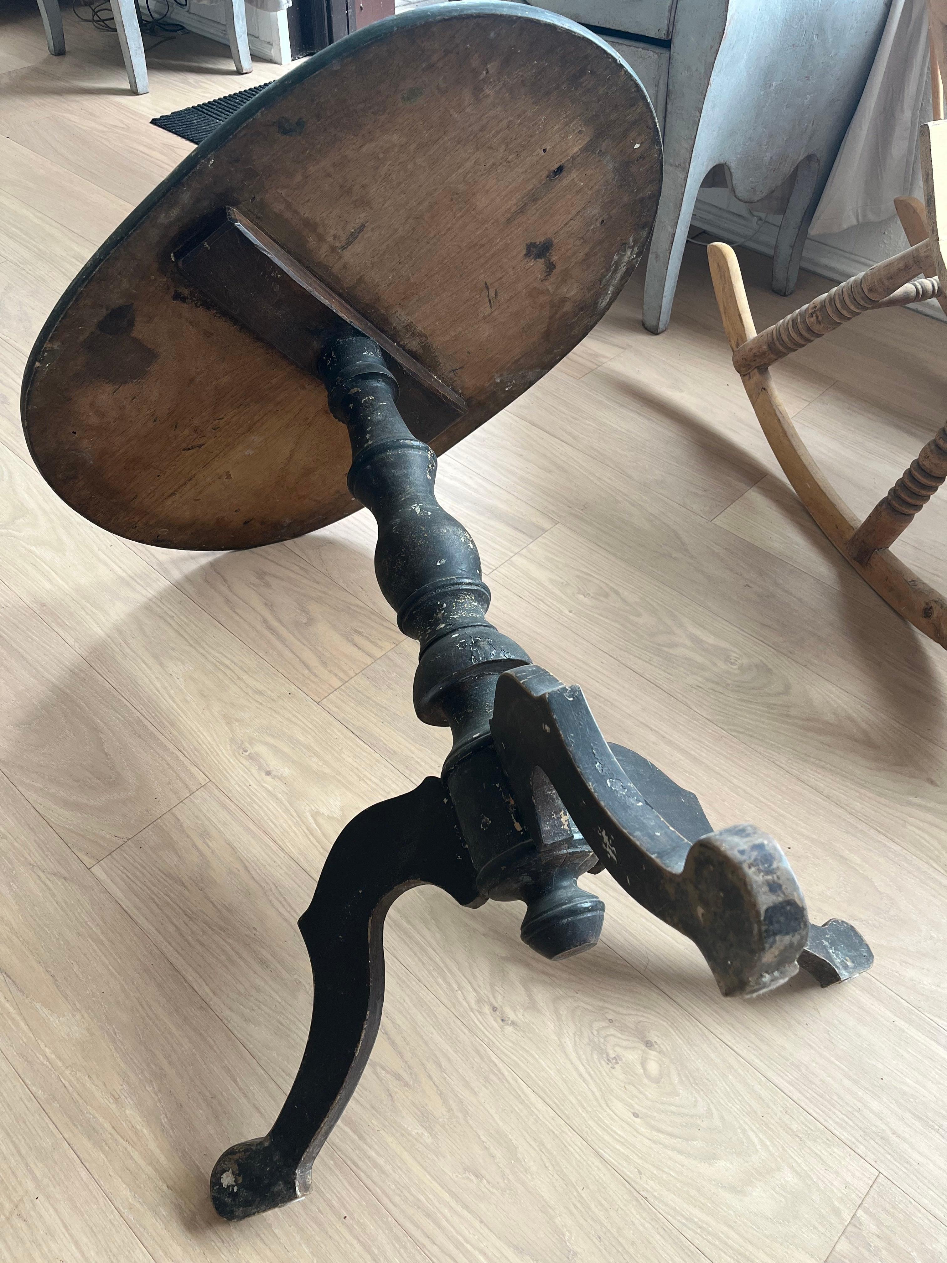 Milieu du XIXe siècle 19ème siècle Antique Black Pedestal Table en vente