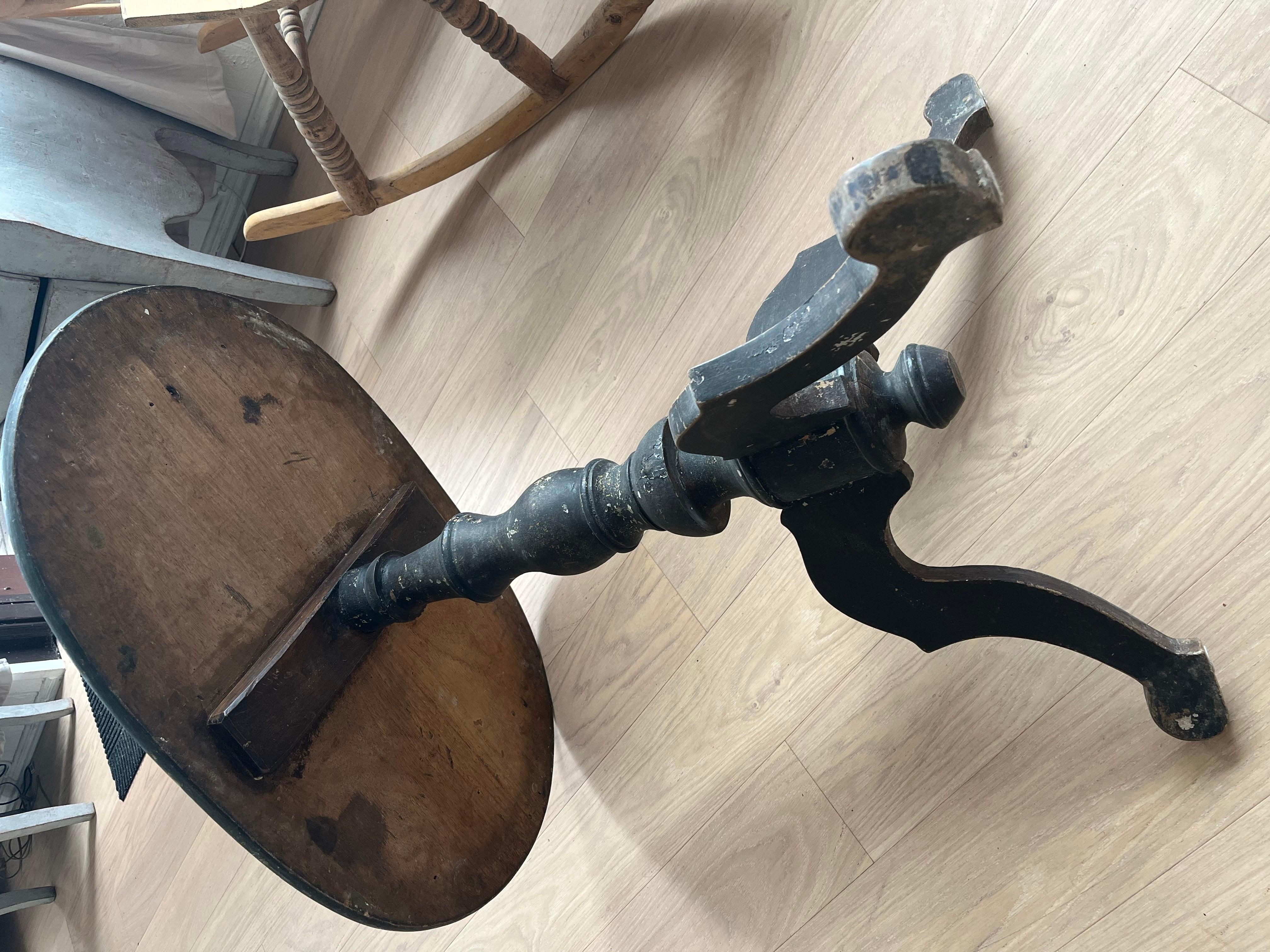 Mid-19th Century 19th century Antique Black Pedestal Table For Sale