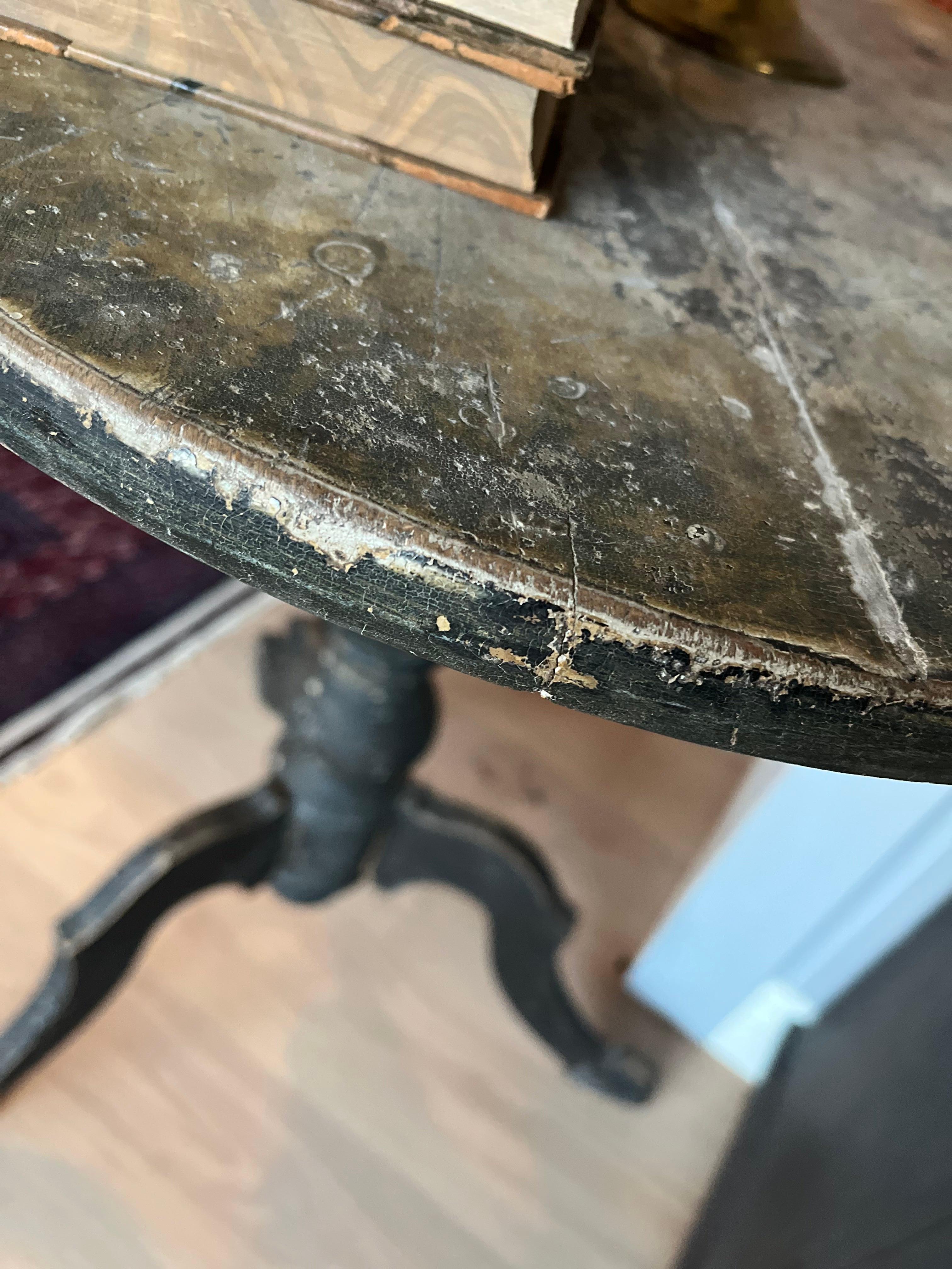 19ème siècle Antique Black Pedestal Table en vente 1