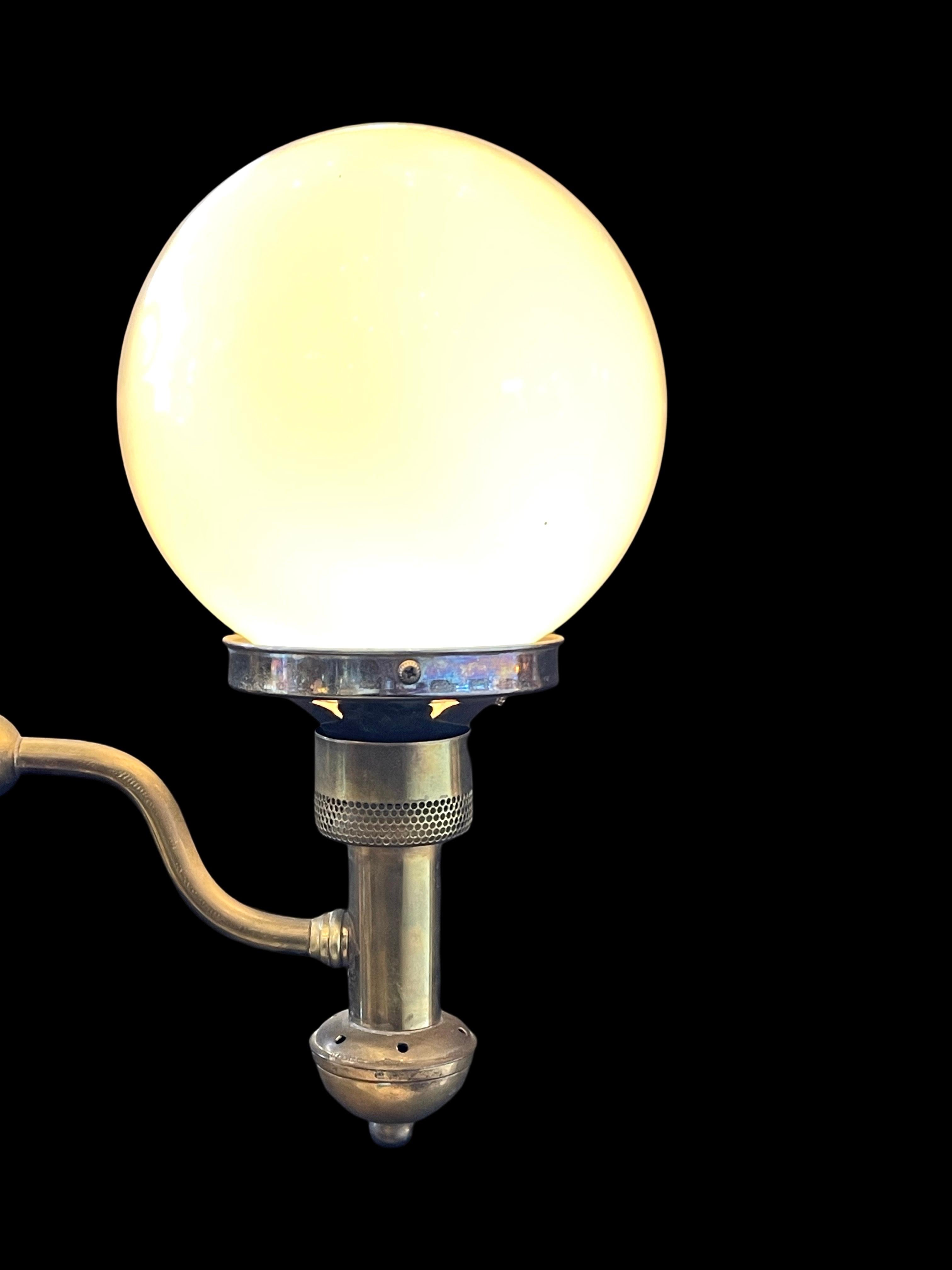 Laiton Lampe à huile ancienne du 19e siècle, Rise & Fall Converted en vente