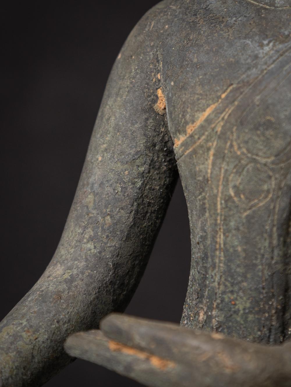 statue de Bouddha birman du 19e siècle en bronze ancien provenant de Birmanie en vente 5