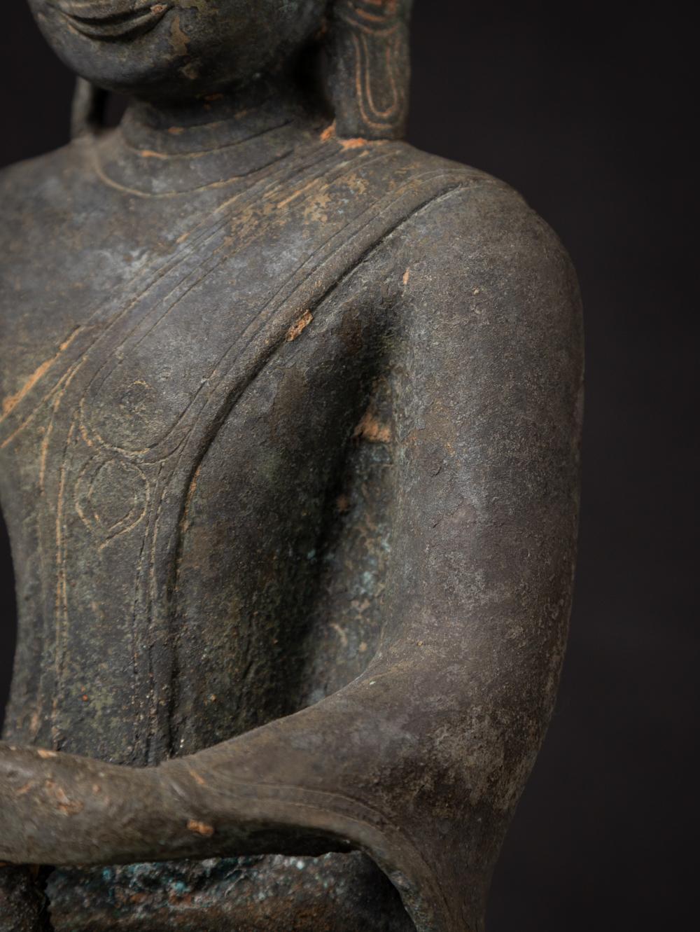 Antike burmesische Buddha-Statue aus Bronze aus Burma aus dem 19. Jahrhundert im Angebot 7
