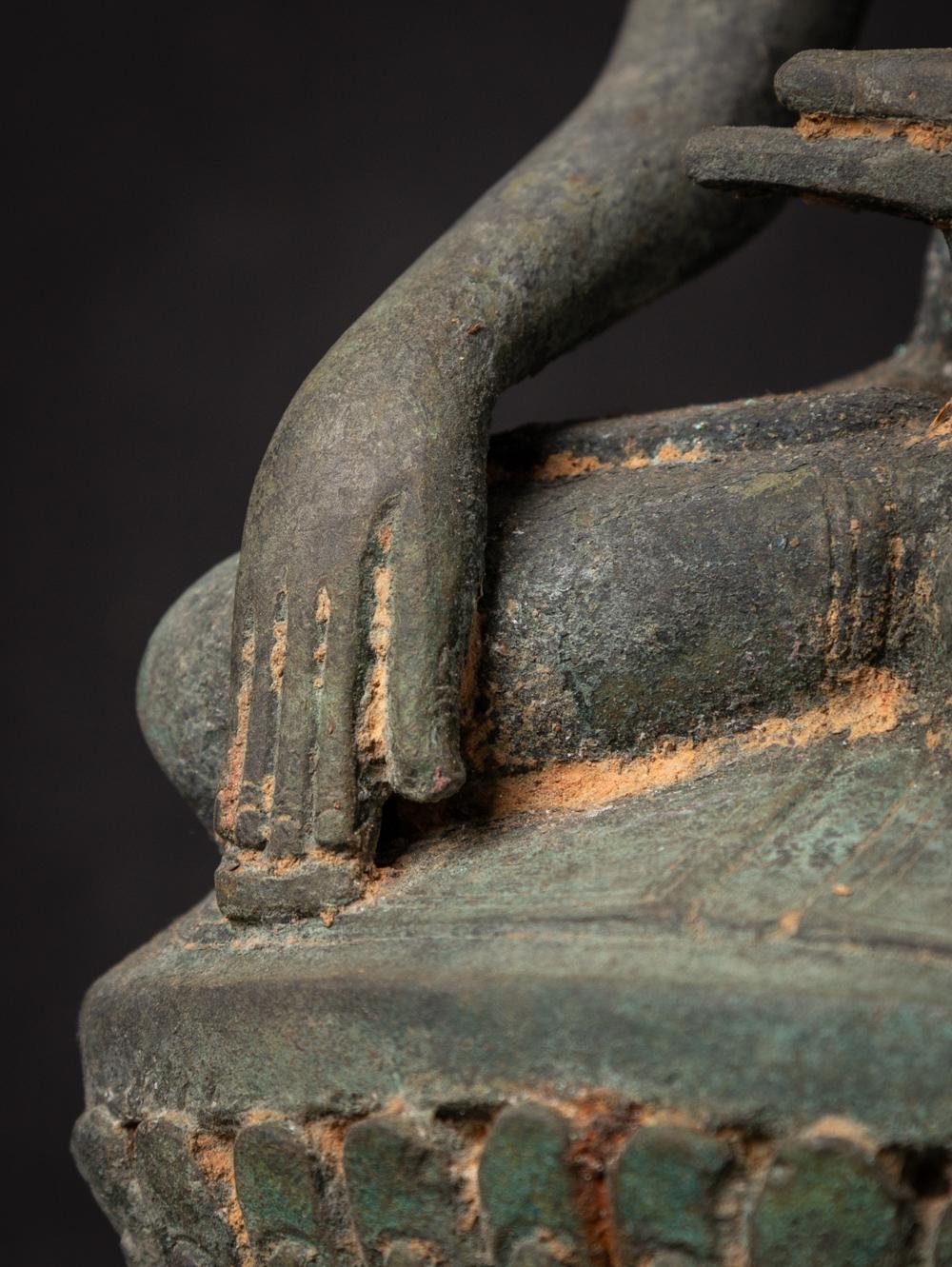 19th century Antique bronze Burmese Buddha statue from Burma For Sale 8