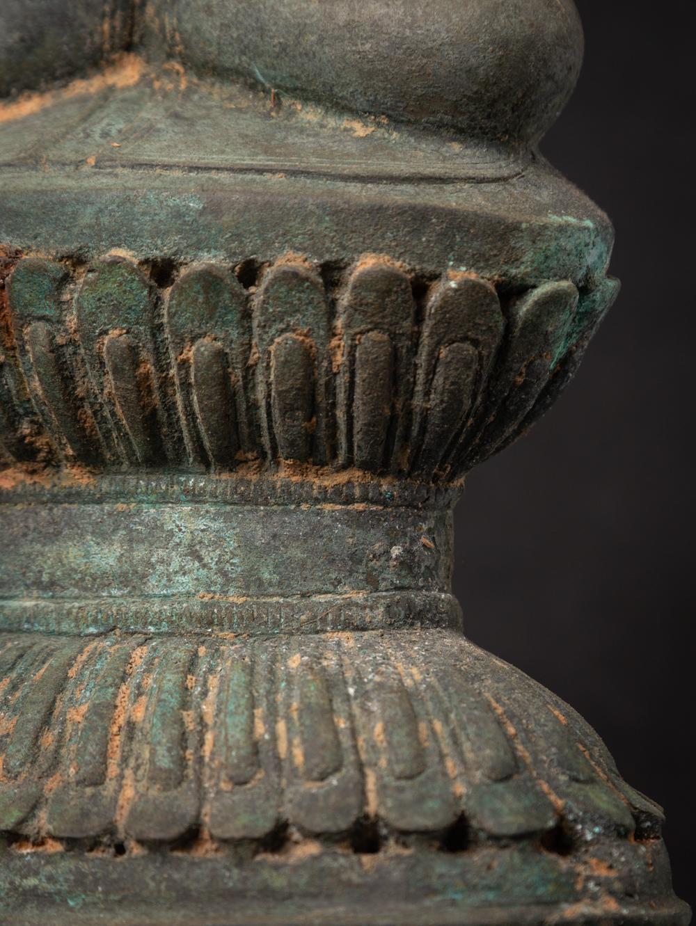 statue de Bouddha birman du 19e siècle en bronze ancien provenant de Birmanie en vente 10