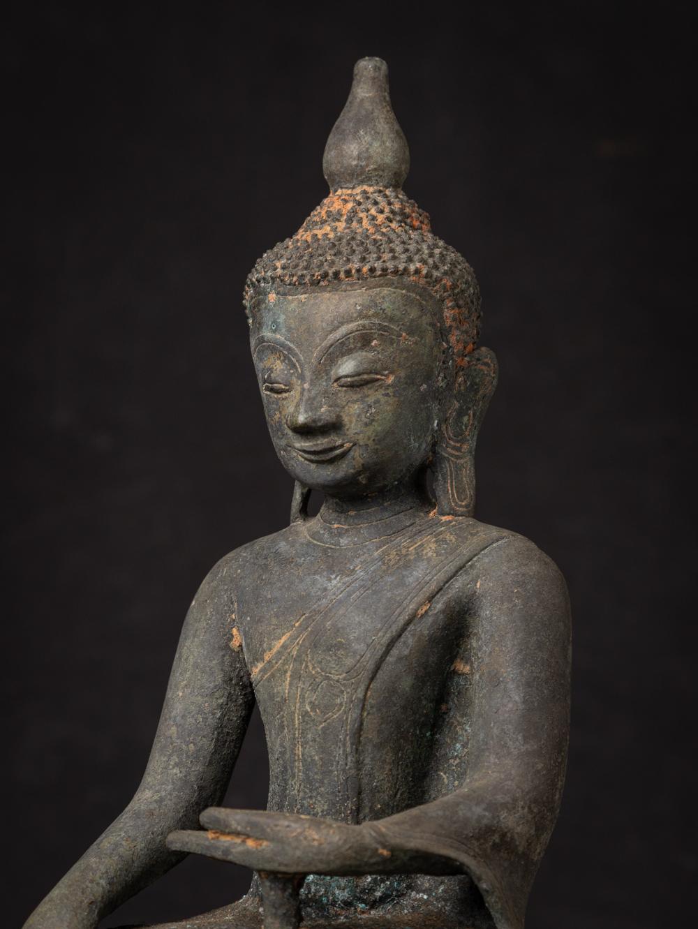 Antike burmesische Buddha-Statue aus Bronze aus Burma aus dem 19. Jahrhundert im Angebot 2