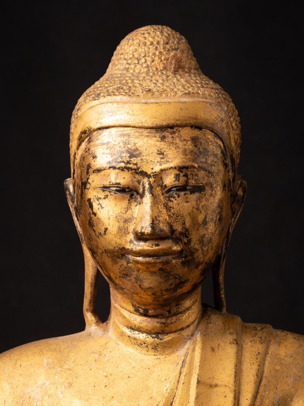 19th century antique bronze Burmese Mandalay Buddha in Bhumisparsha Mudra In Good Condition For Sale In DEVENTER, NL