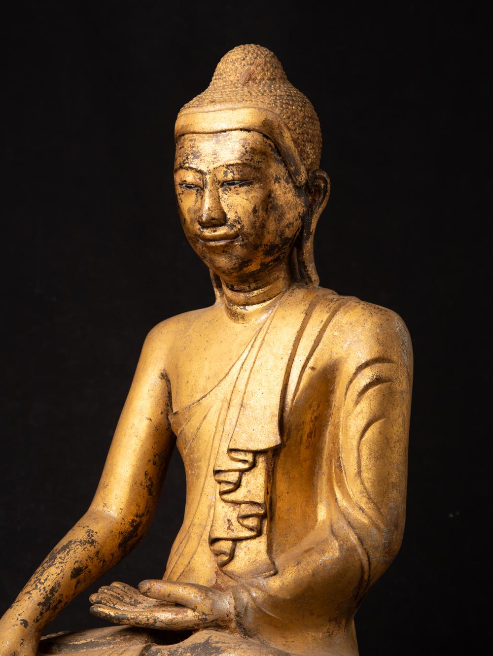 19th Century 19th century antique bronze Burmese Mandalay Buddha in Bhumisparsha Mudra For Sale