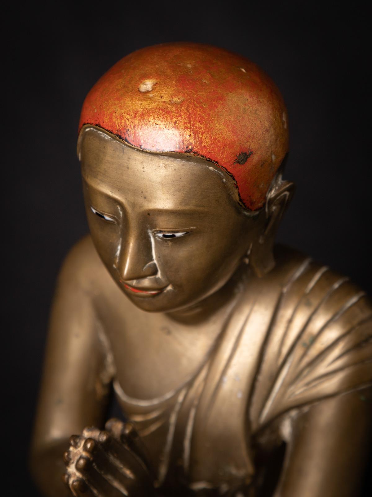19th century Antique bronze Burmese Monk statue in Namaskara Mudra For Sale 5