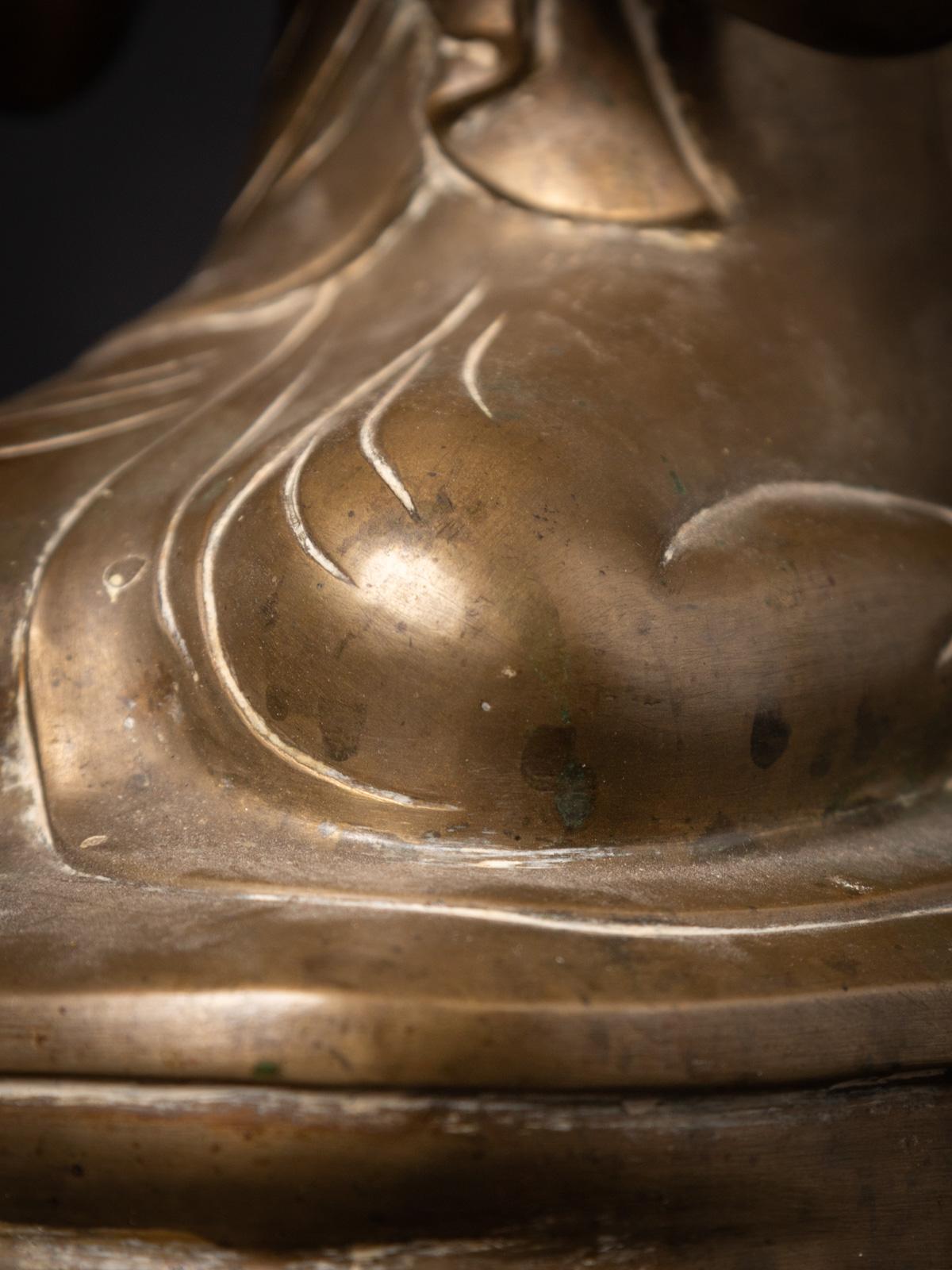 19th century Antique bronze Burmese Monk statue in Namaskara Mudra For Sale 9