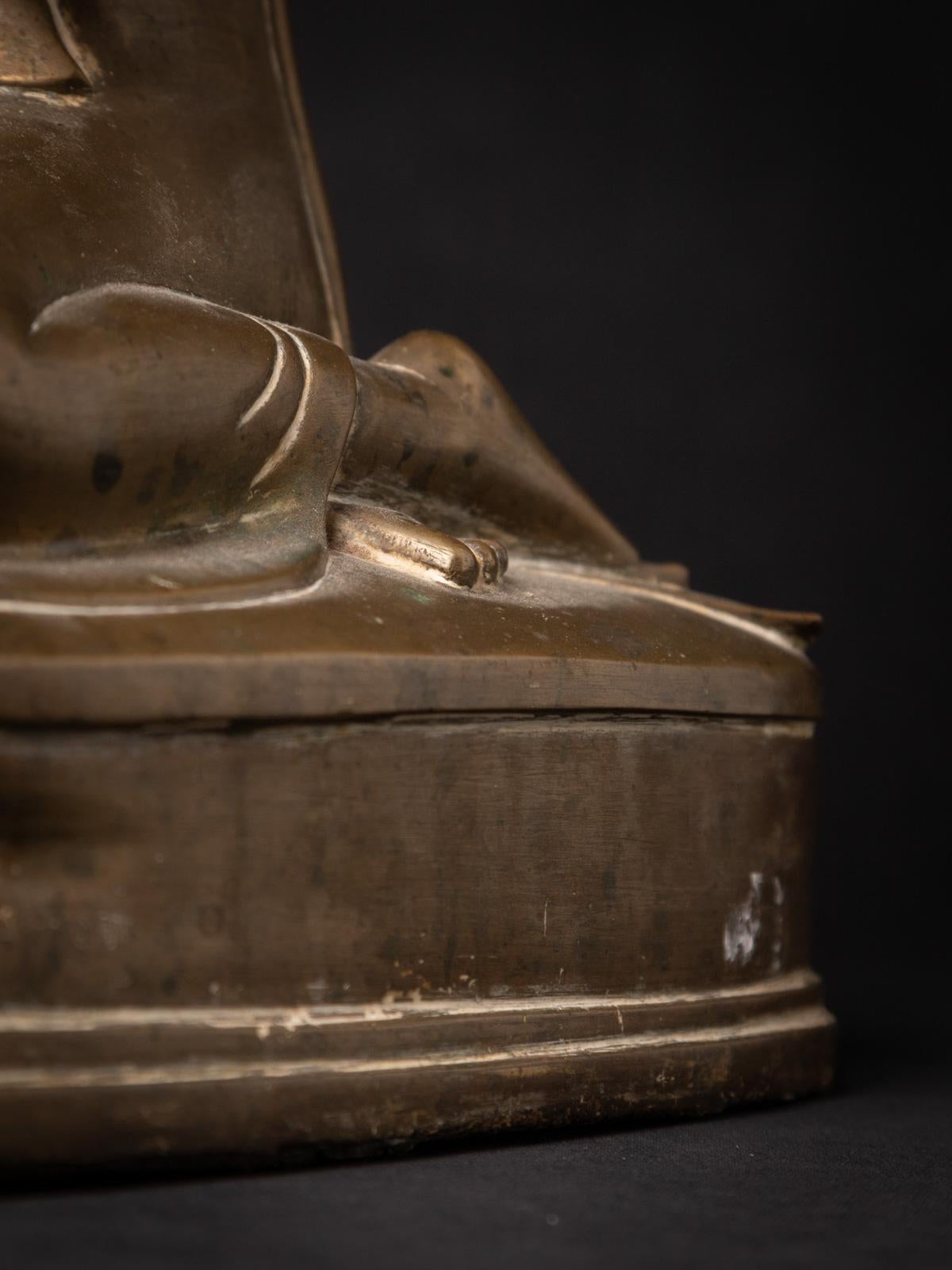 19th century Antique bronze Burmese Monk statue in Namaskara Mudra For Sale 11